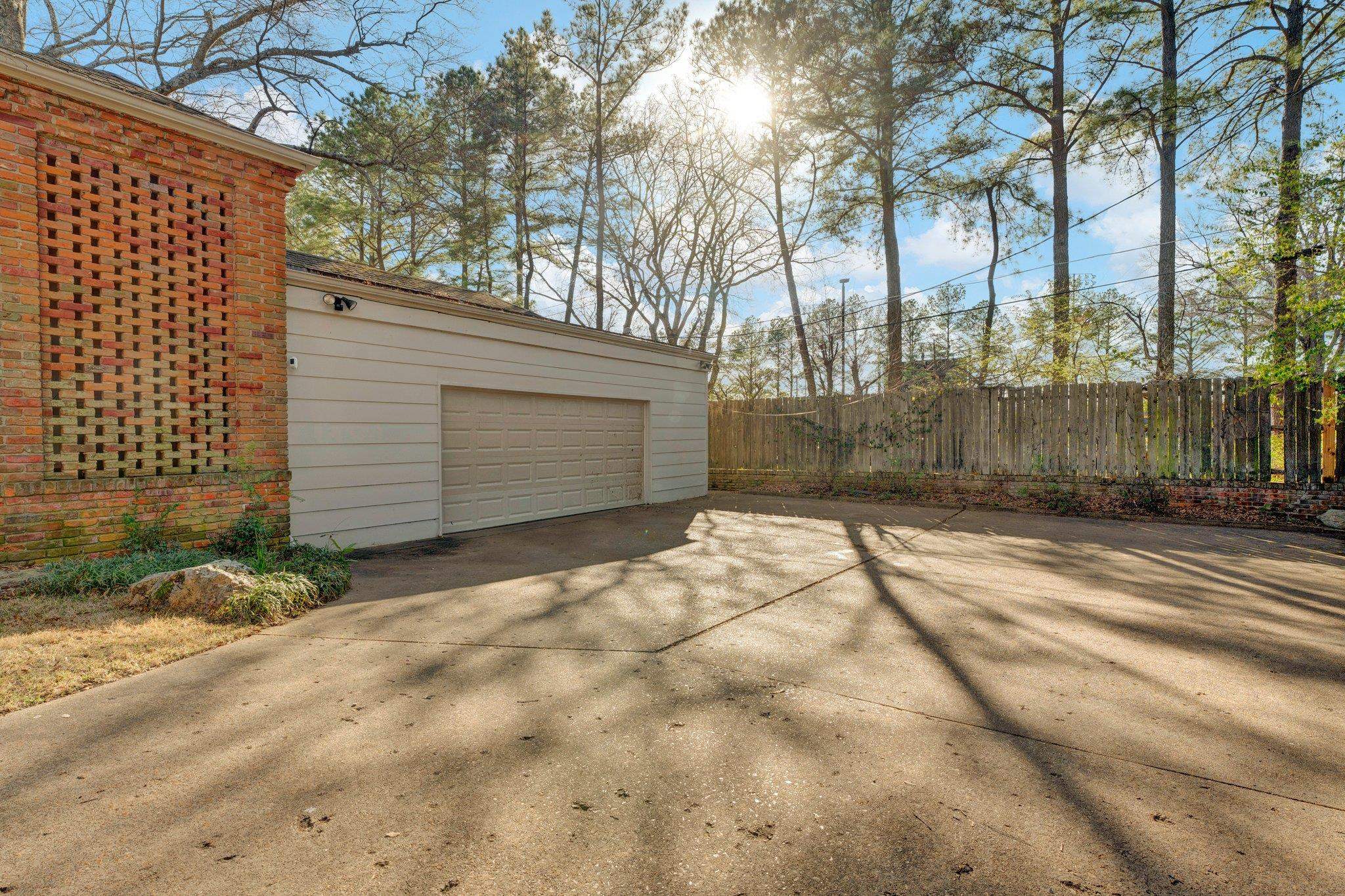 1089 OAK RIDGE DR