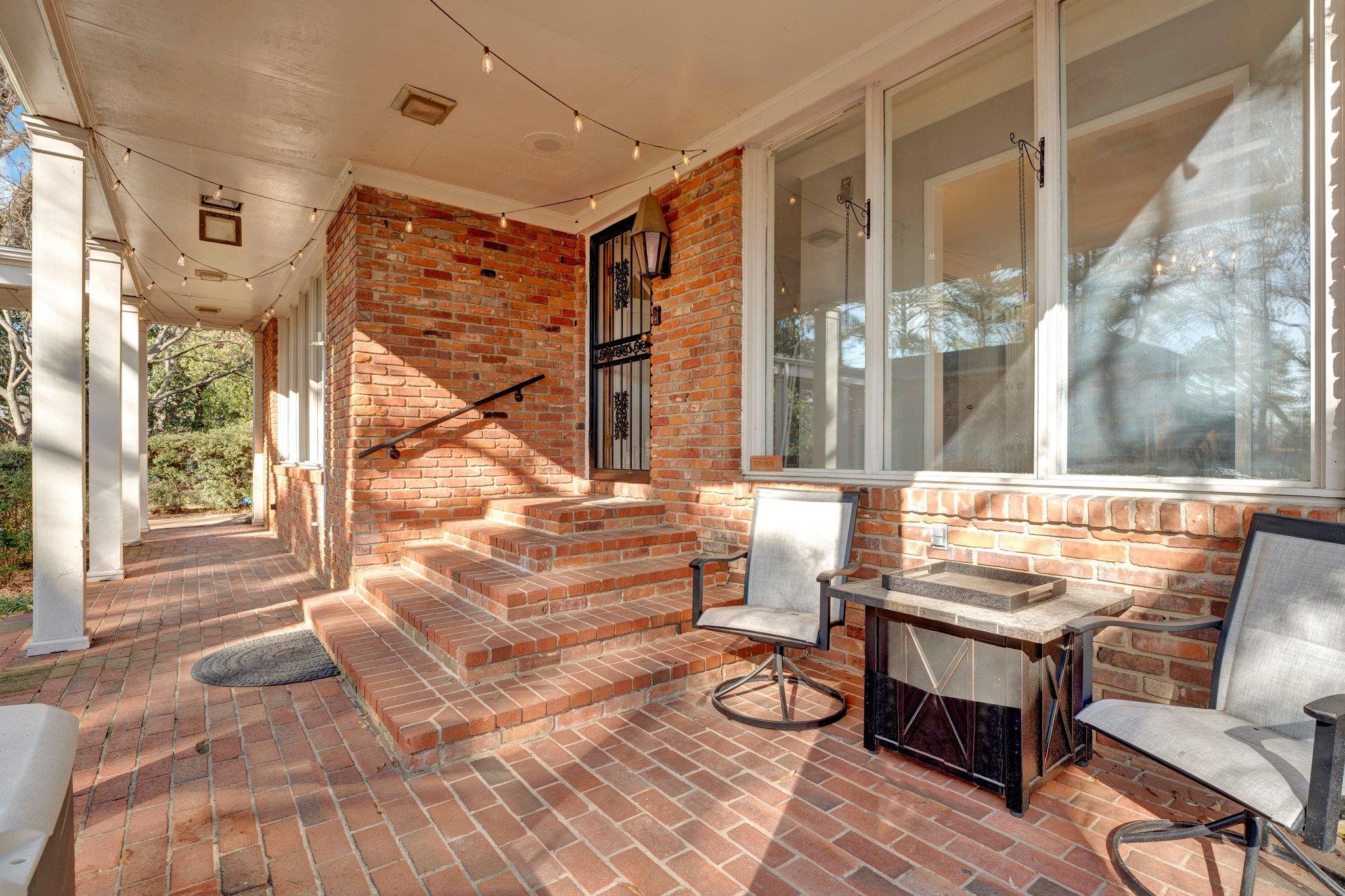 1089 OAK RIDGE DR