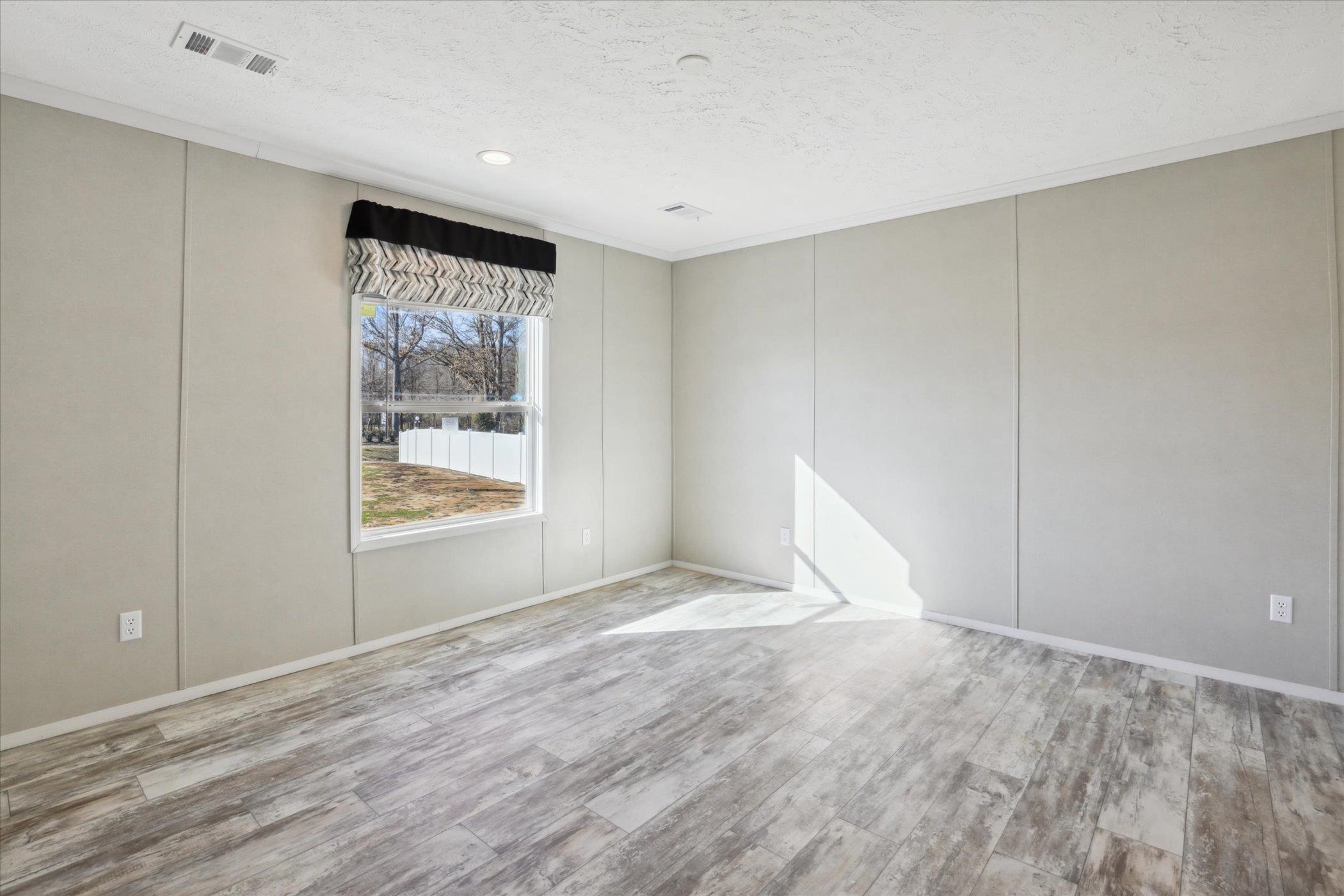 4036 HINGE GATE LN
