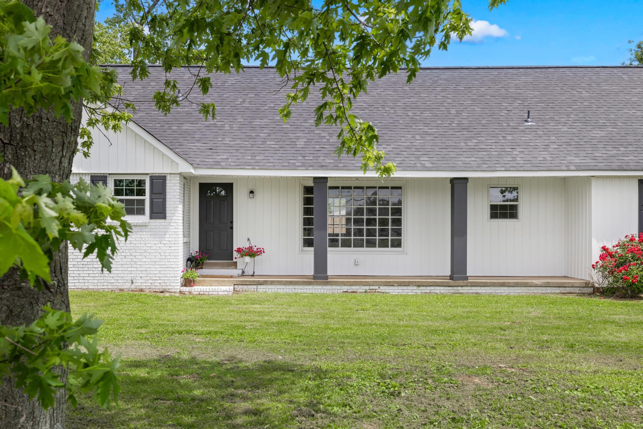 1240 54 HWY E