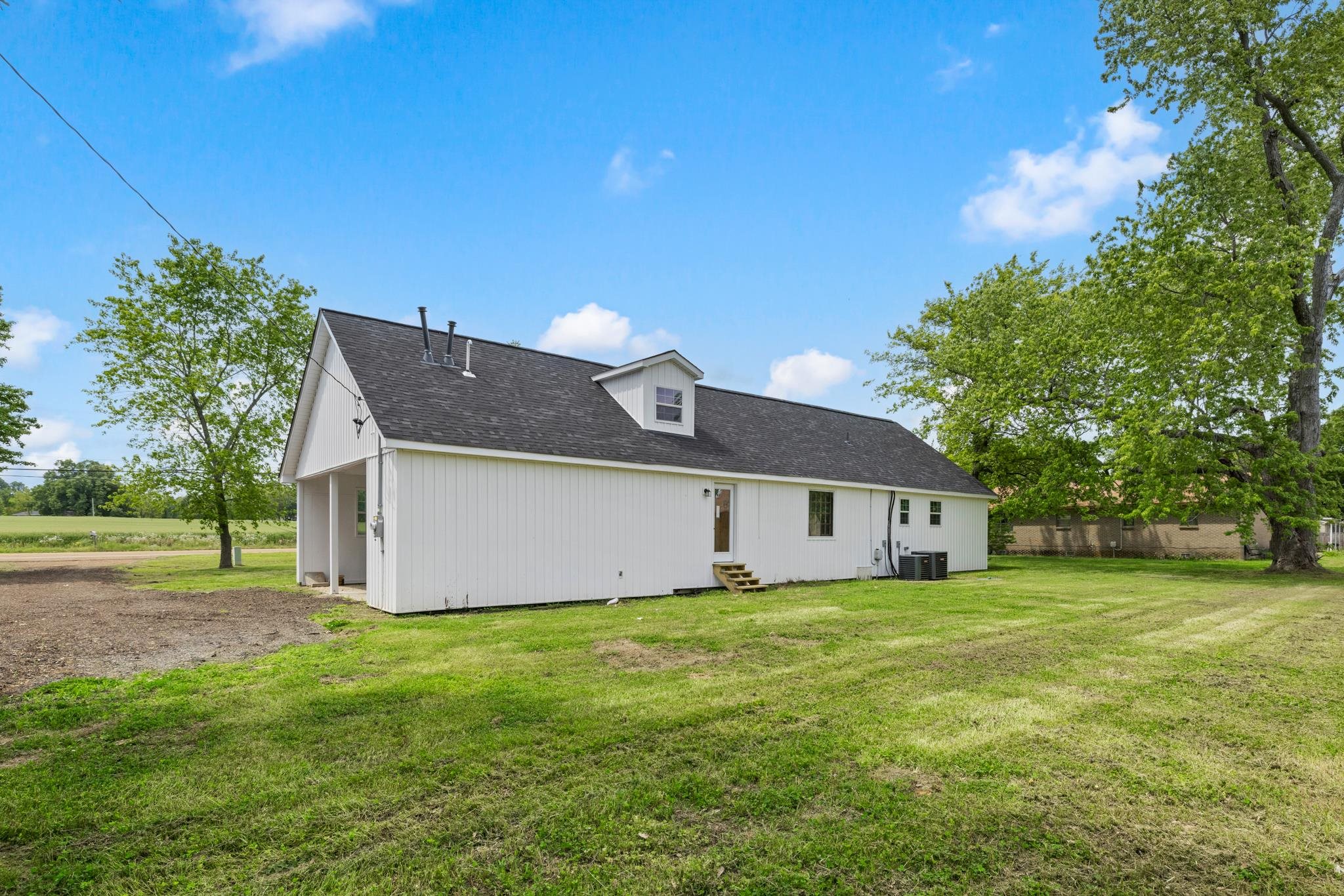 1240 54 HWY E