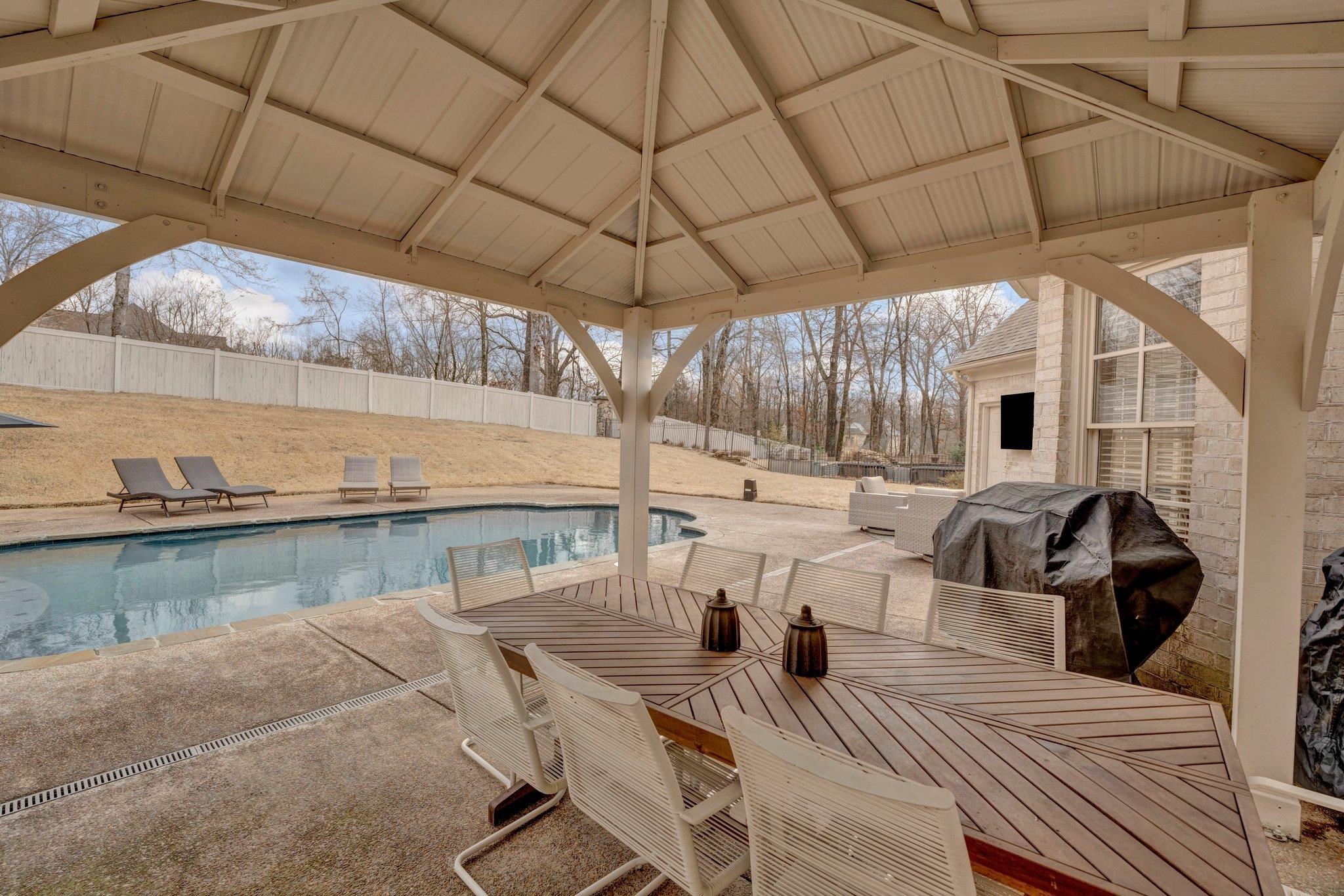 3930 POINTE DR