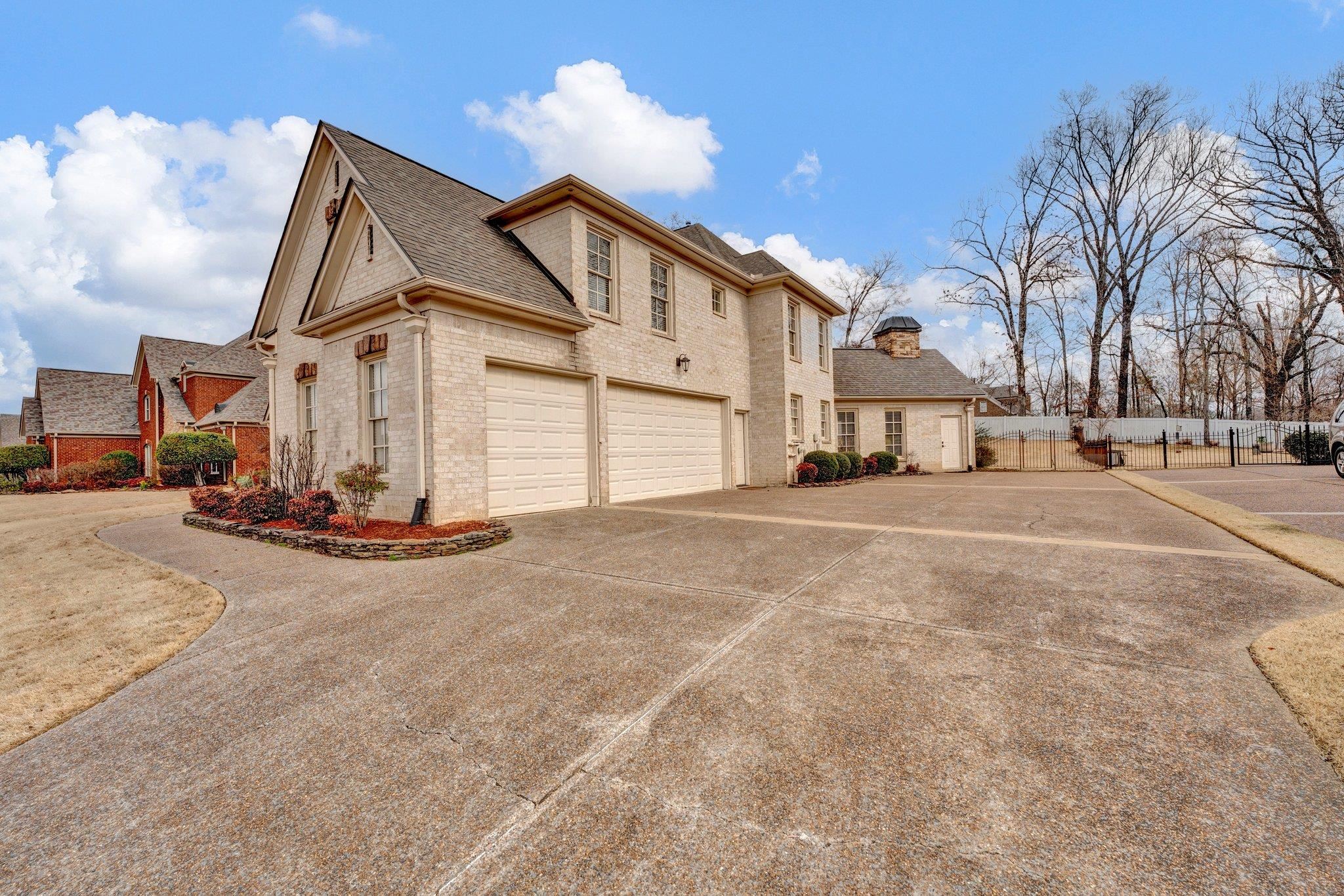 3930 POINTE DR
