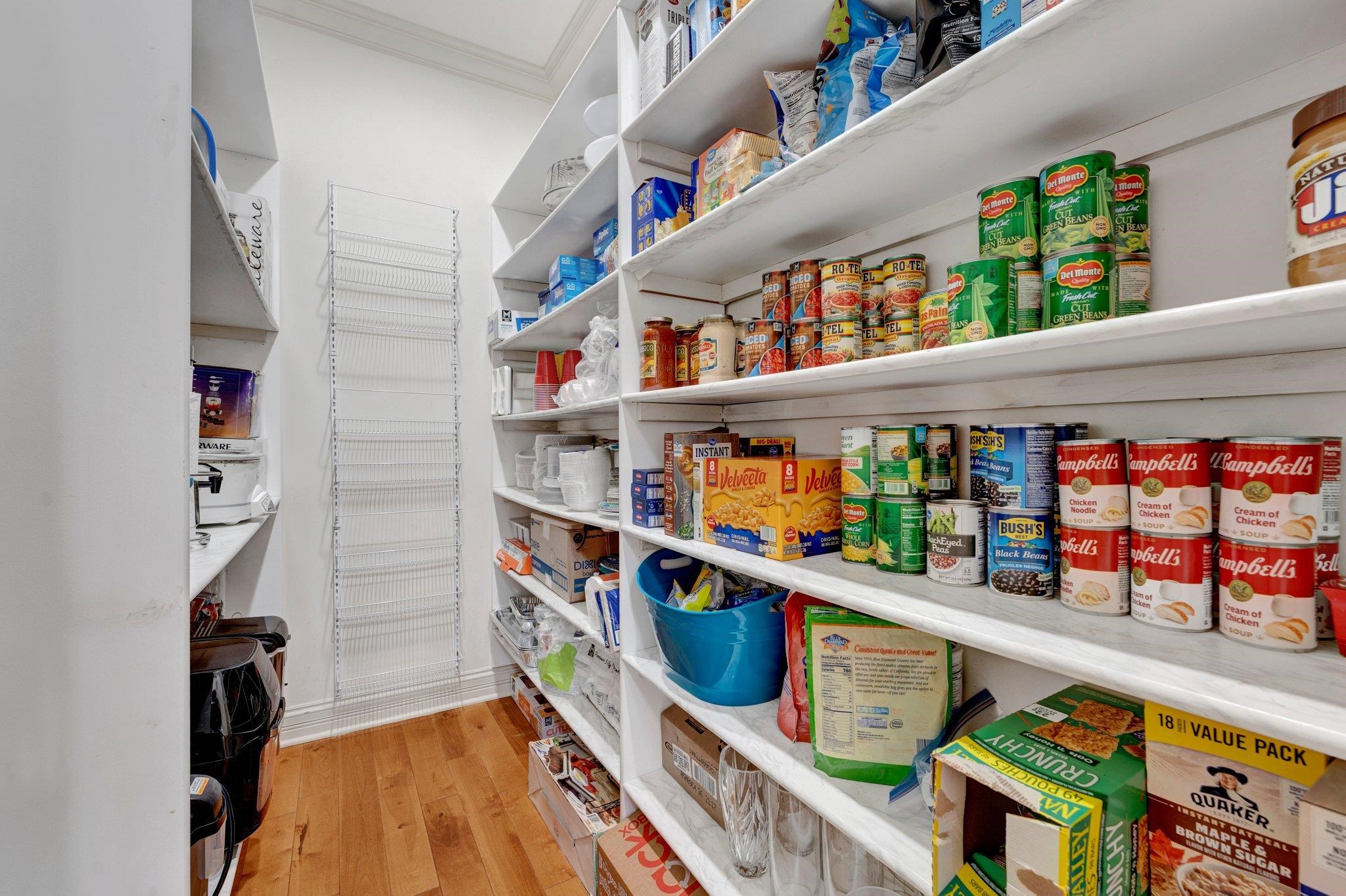 3930 POINTE DR