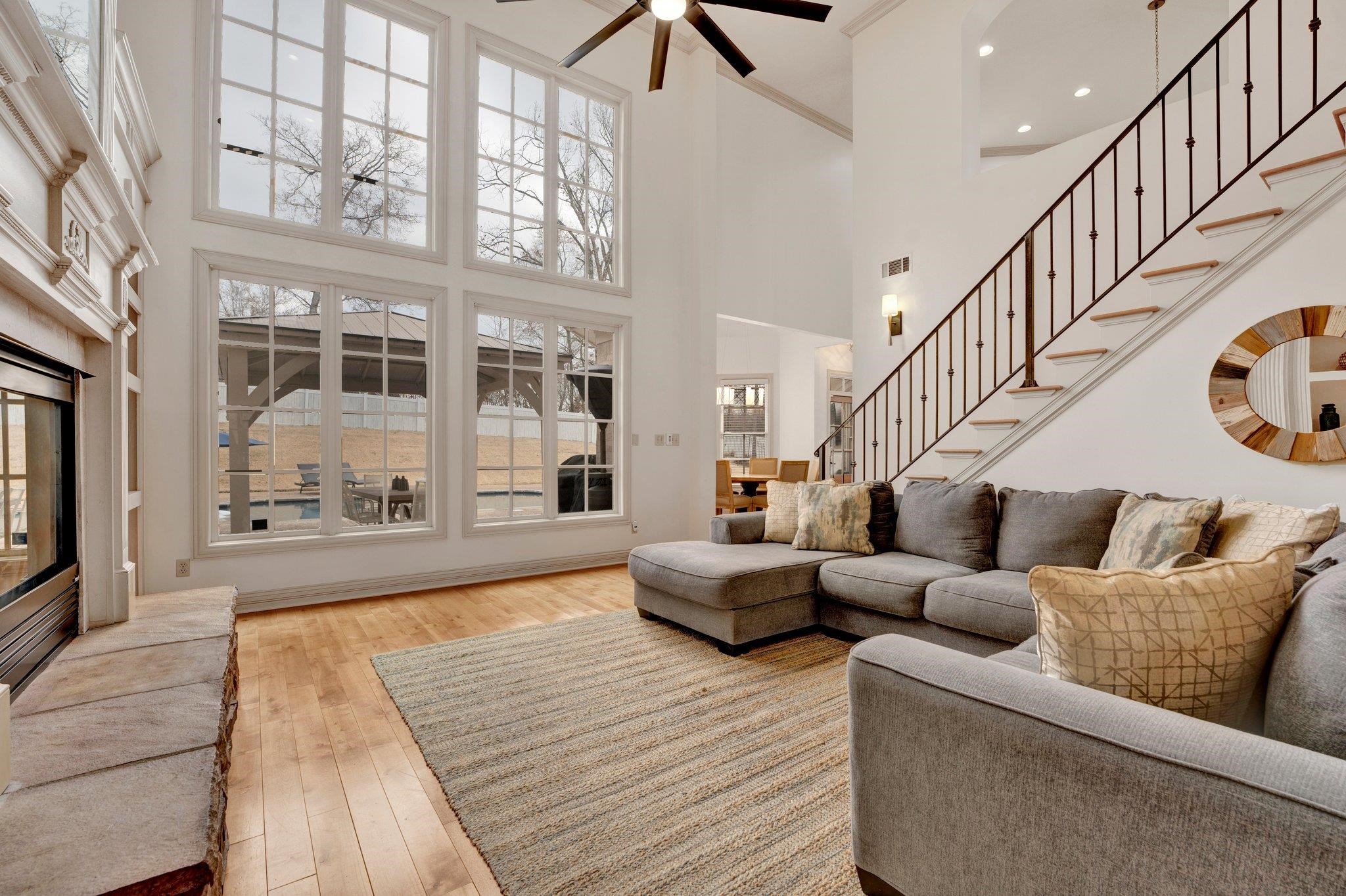 3930 POINTE DR