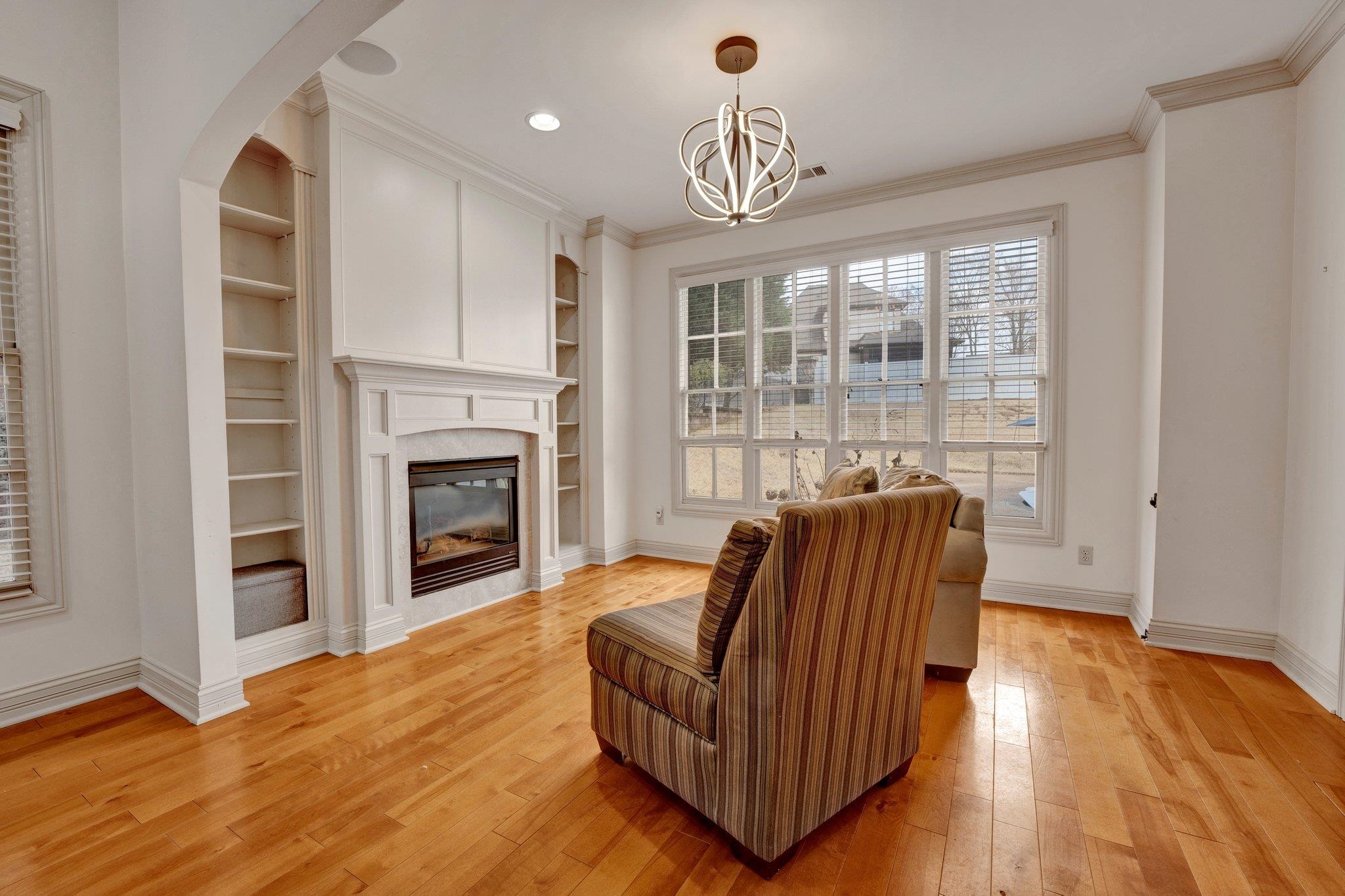3930 POINTE DR