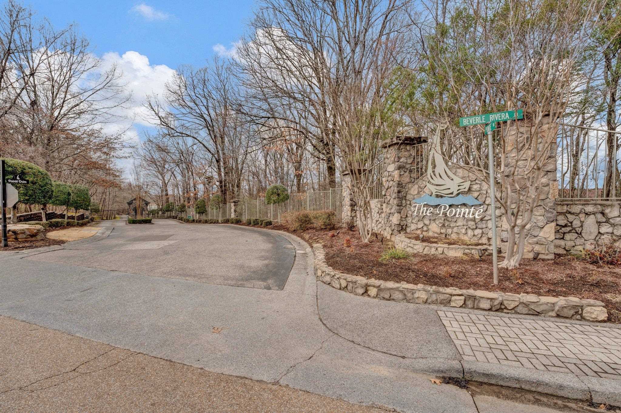 3930 POINTE DR