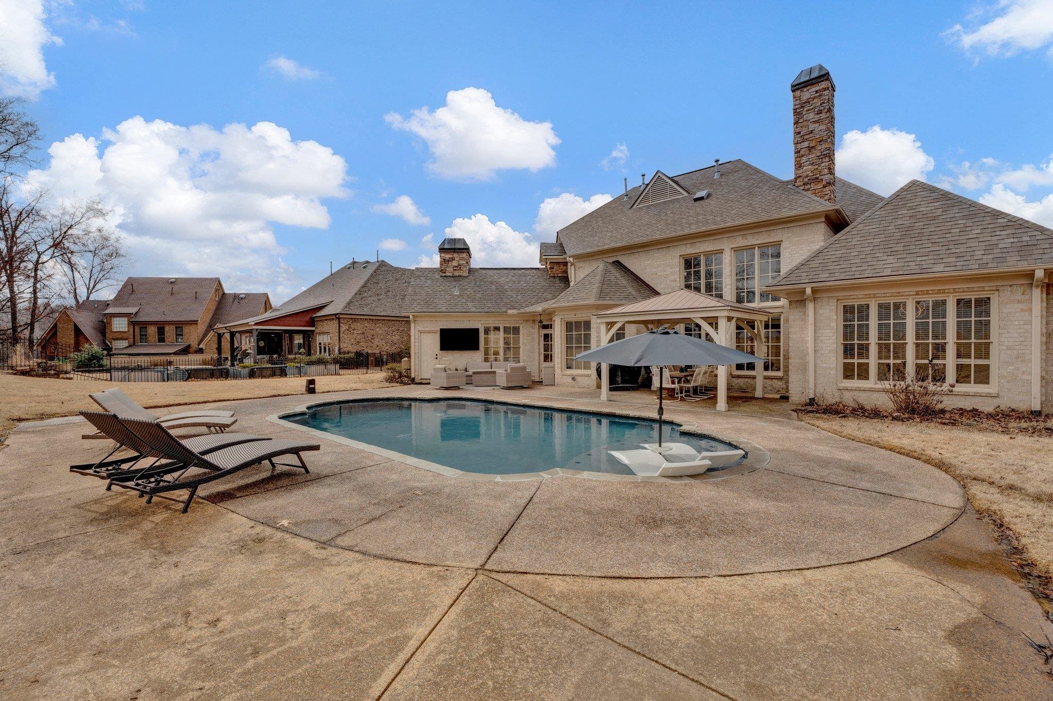 3930 POINTE DR