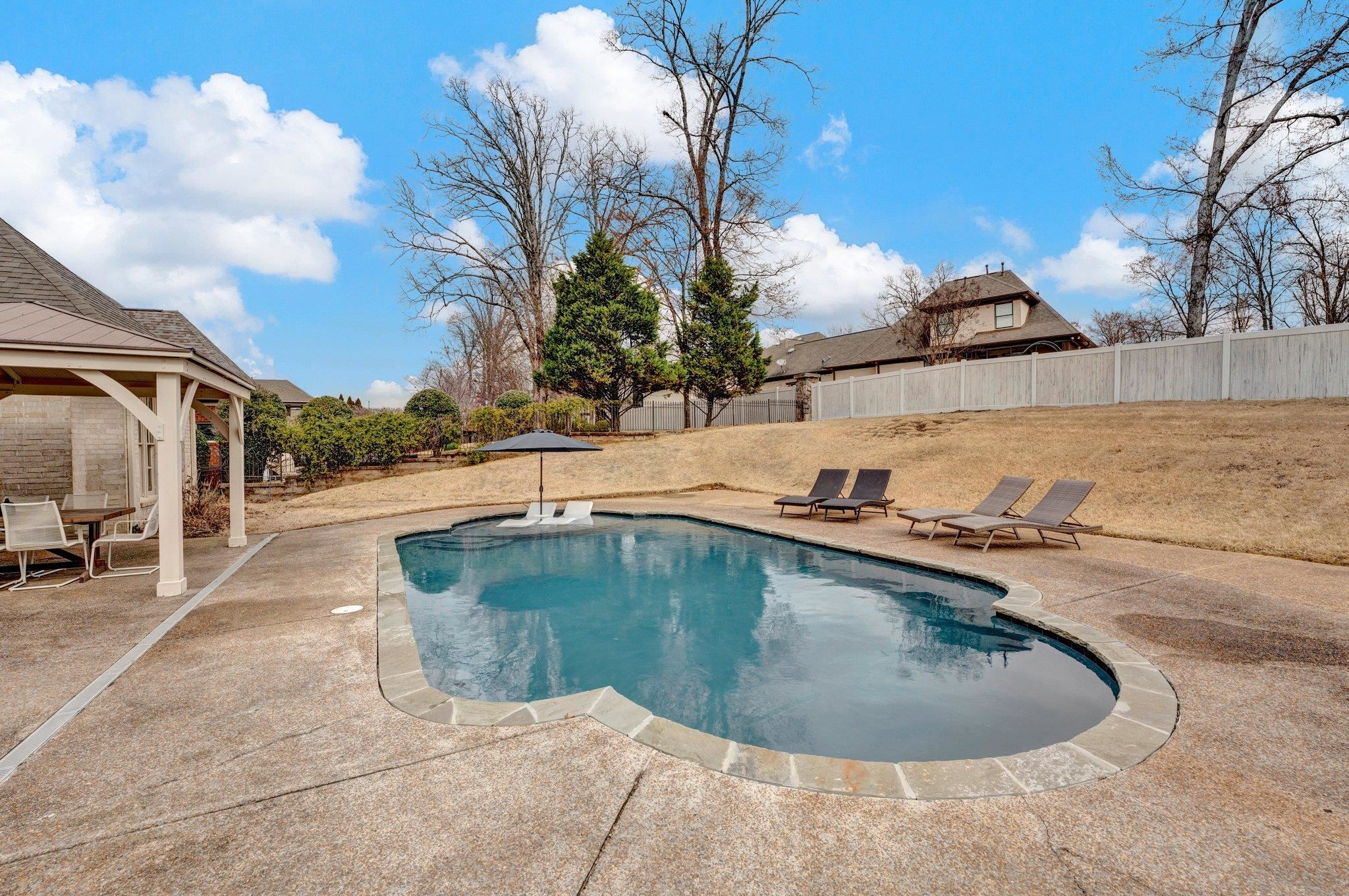 3930 POINTE DR