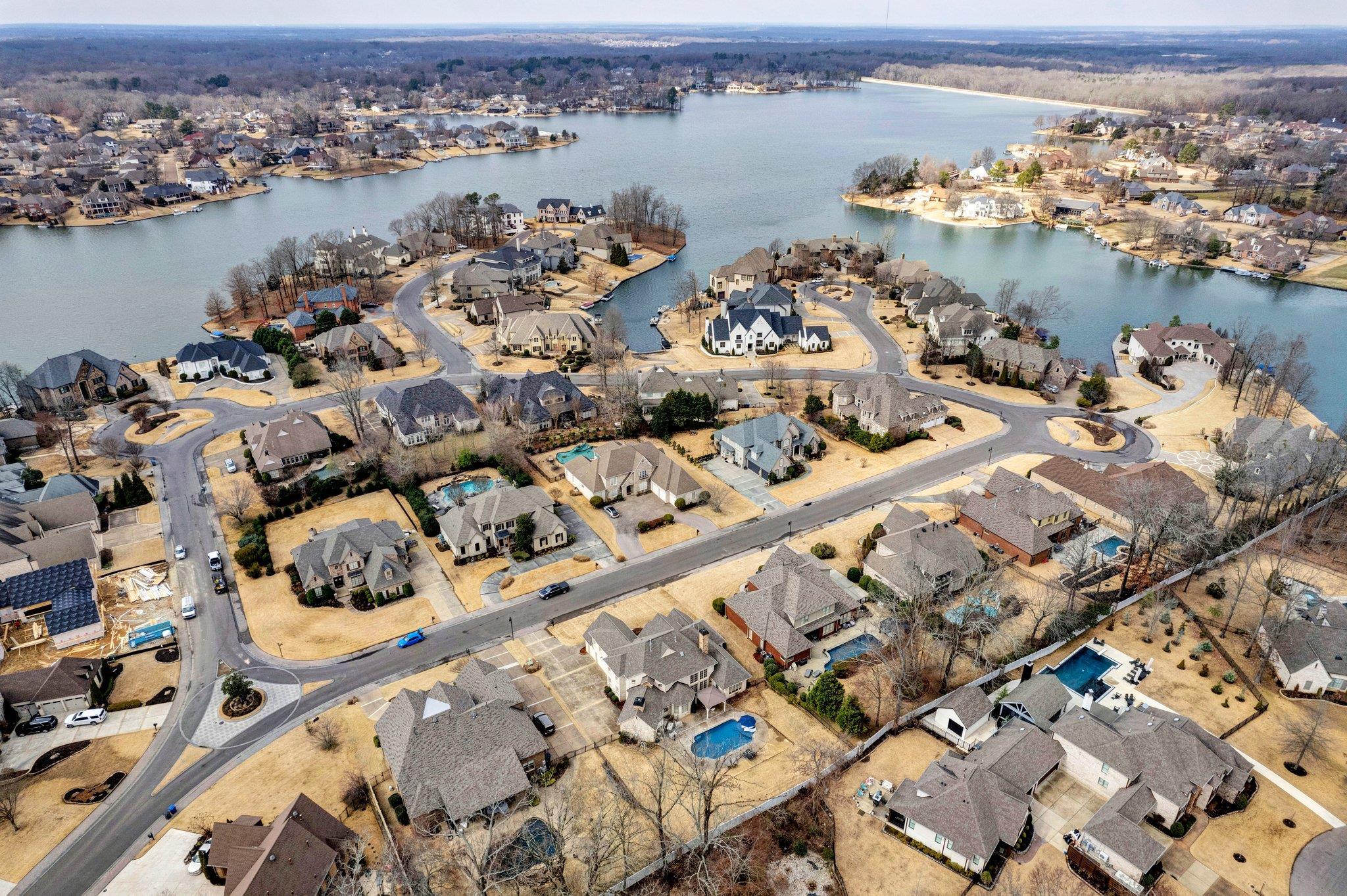 3930 POINTE DR