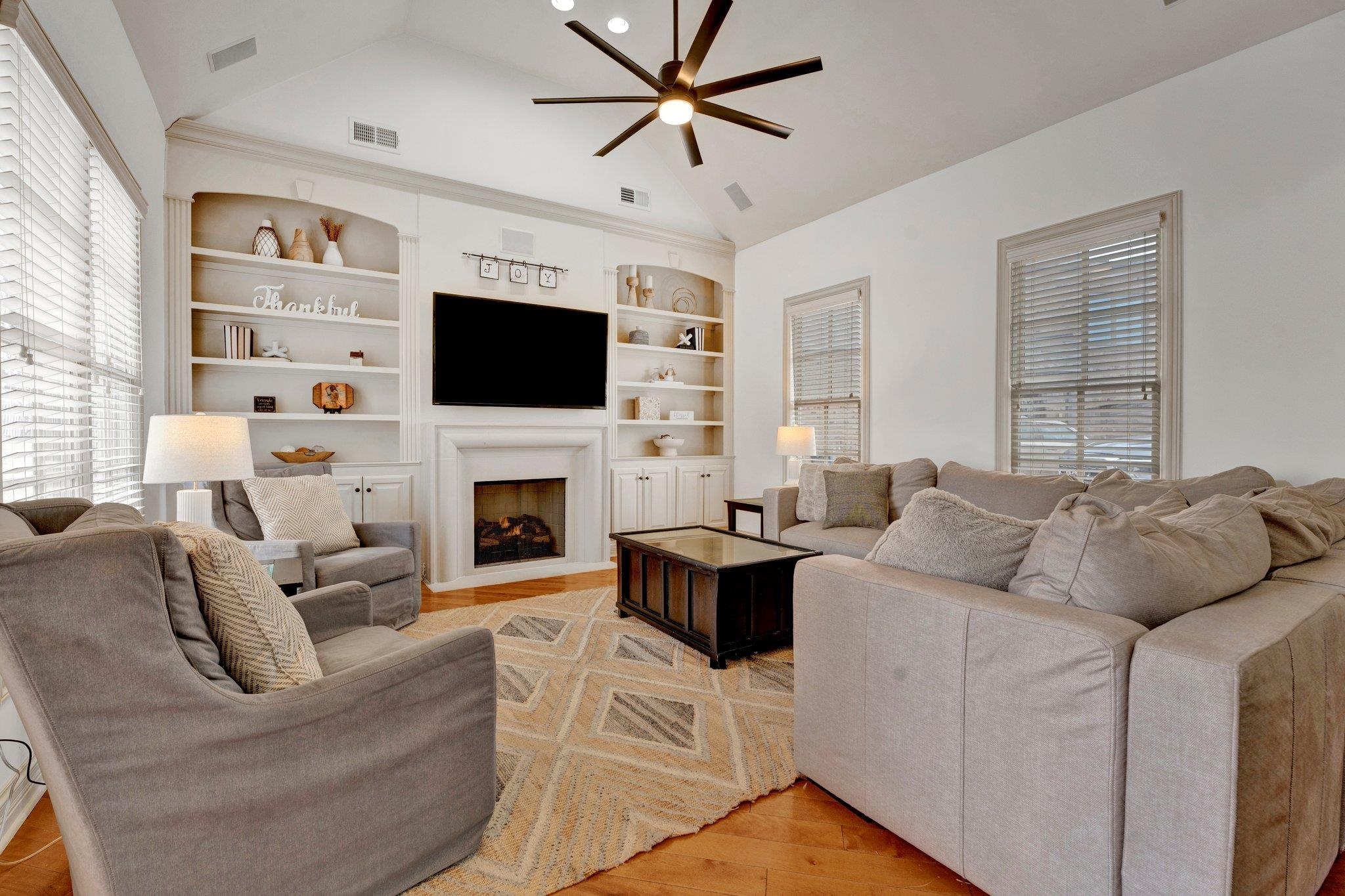 3930 POINTE DR