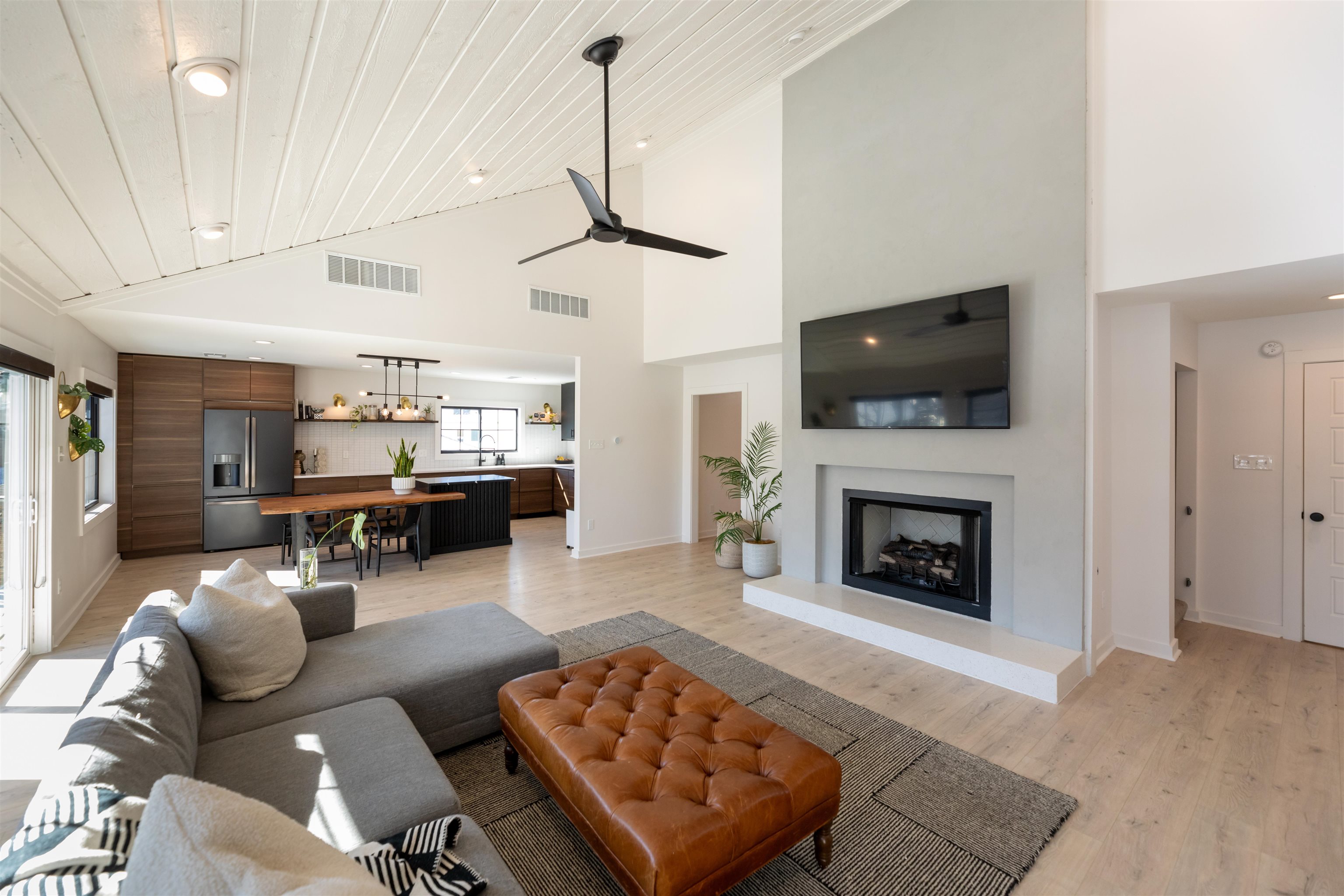 3988 BLUE SPRUCE CIR
