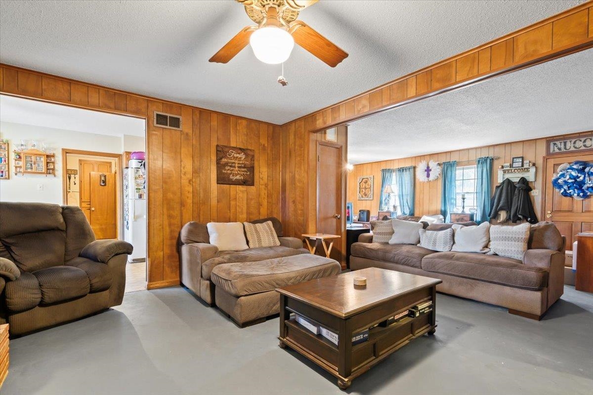 4106 CRENSHAW RD