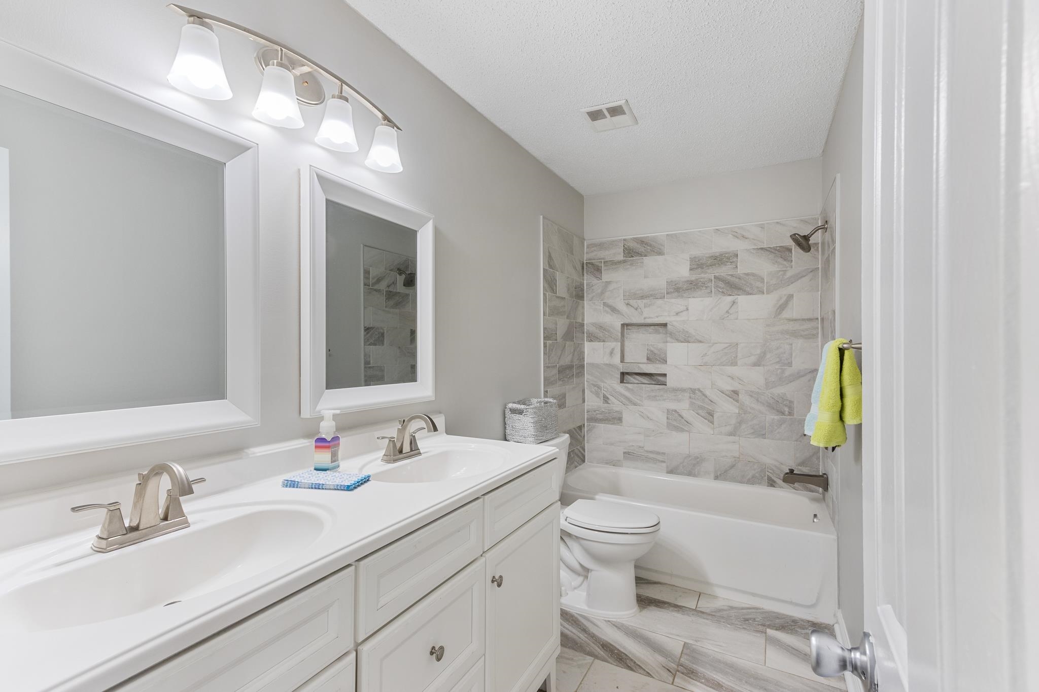 7474 APPLING ESTATE DR