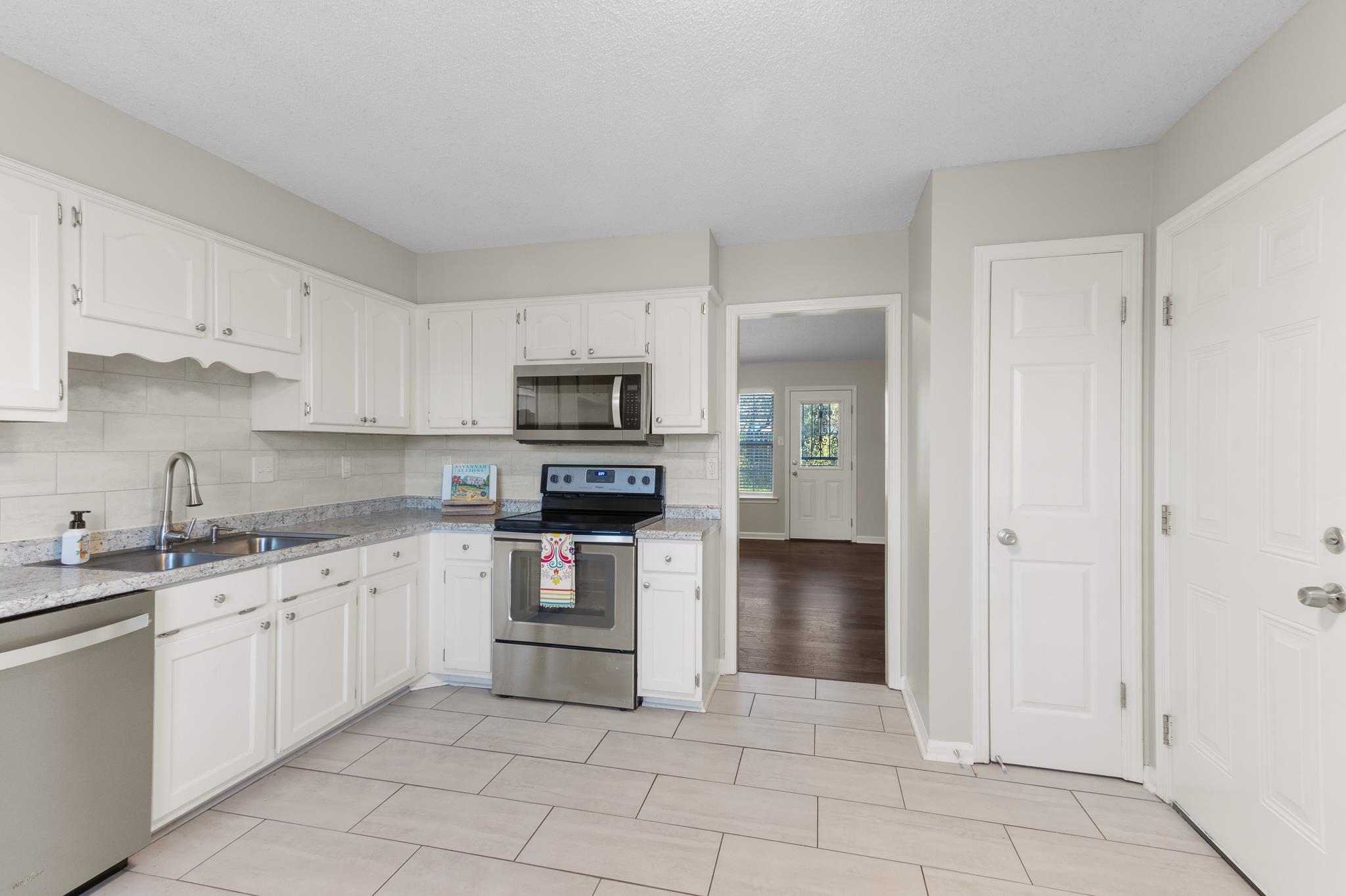 7474 APPLING ESTATE DR