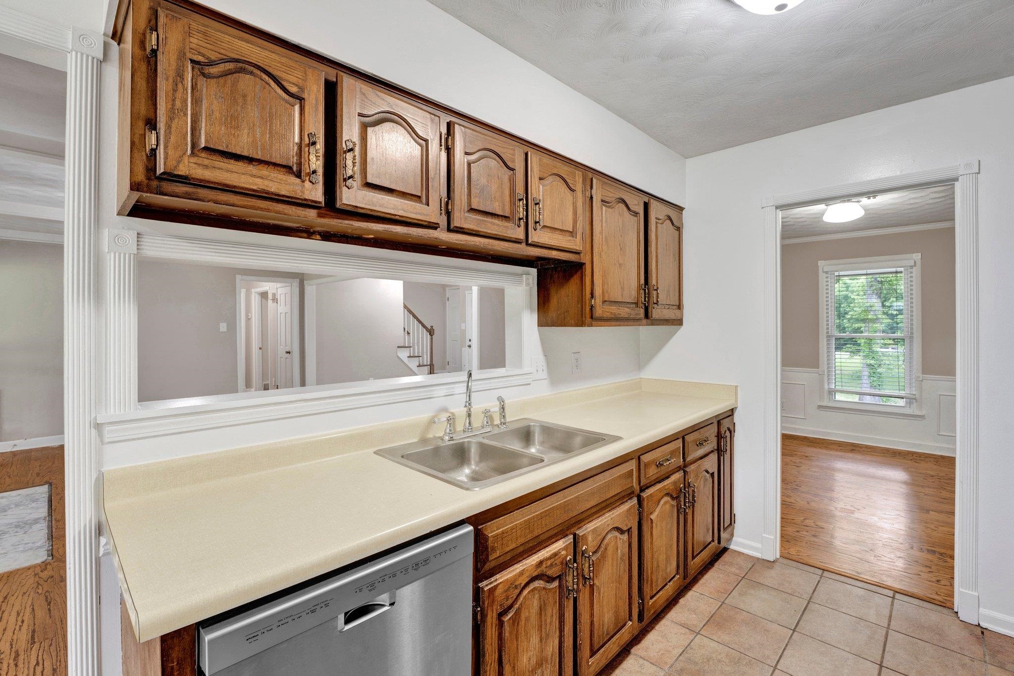 6121 ASHLEY RD