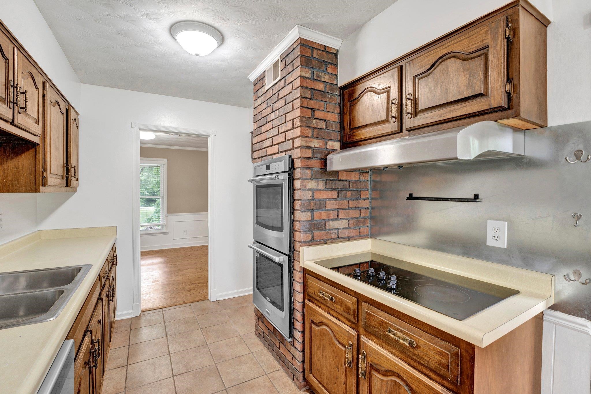 6121 ASHLEY RD
