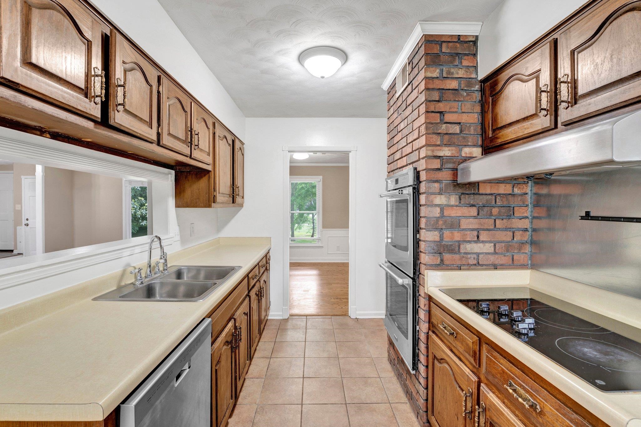 6121 ASHLEY RD