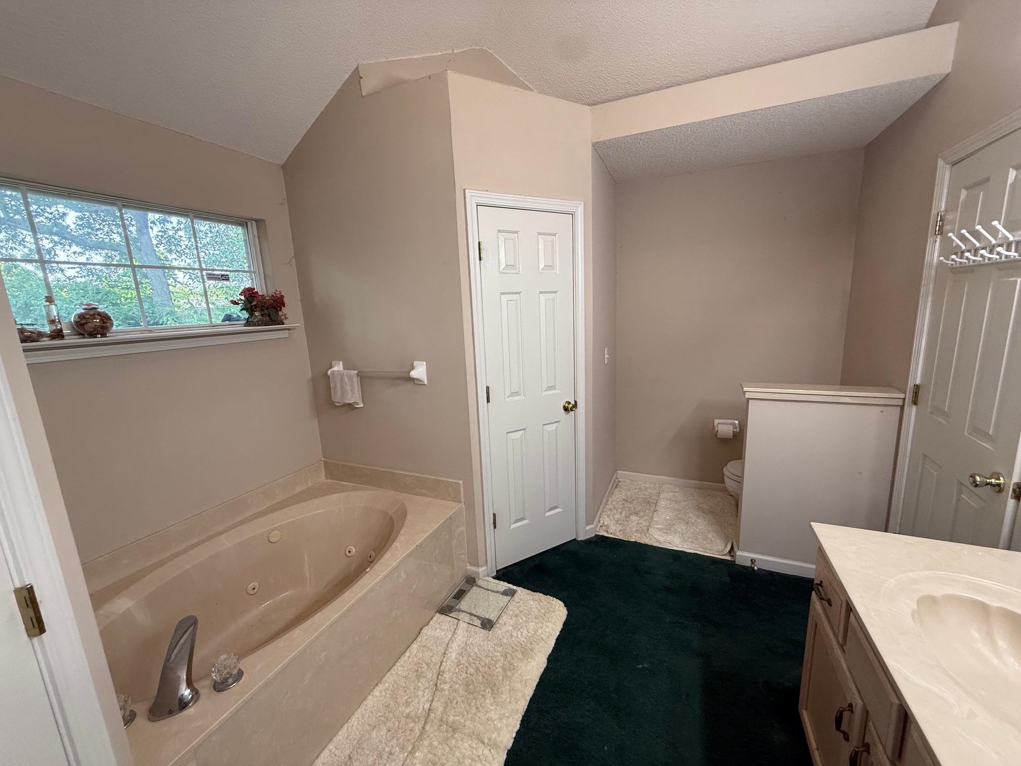 6734 N REGENCY PARK CIR