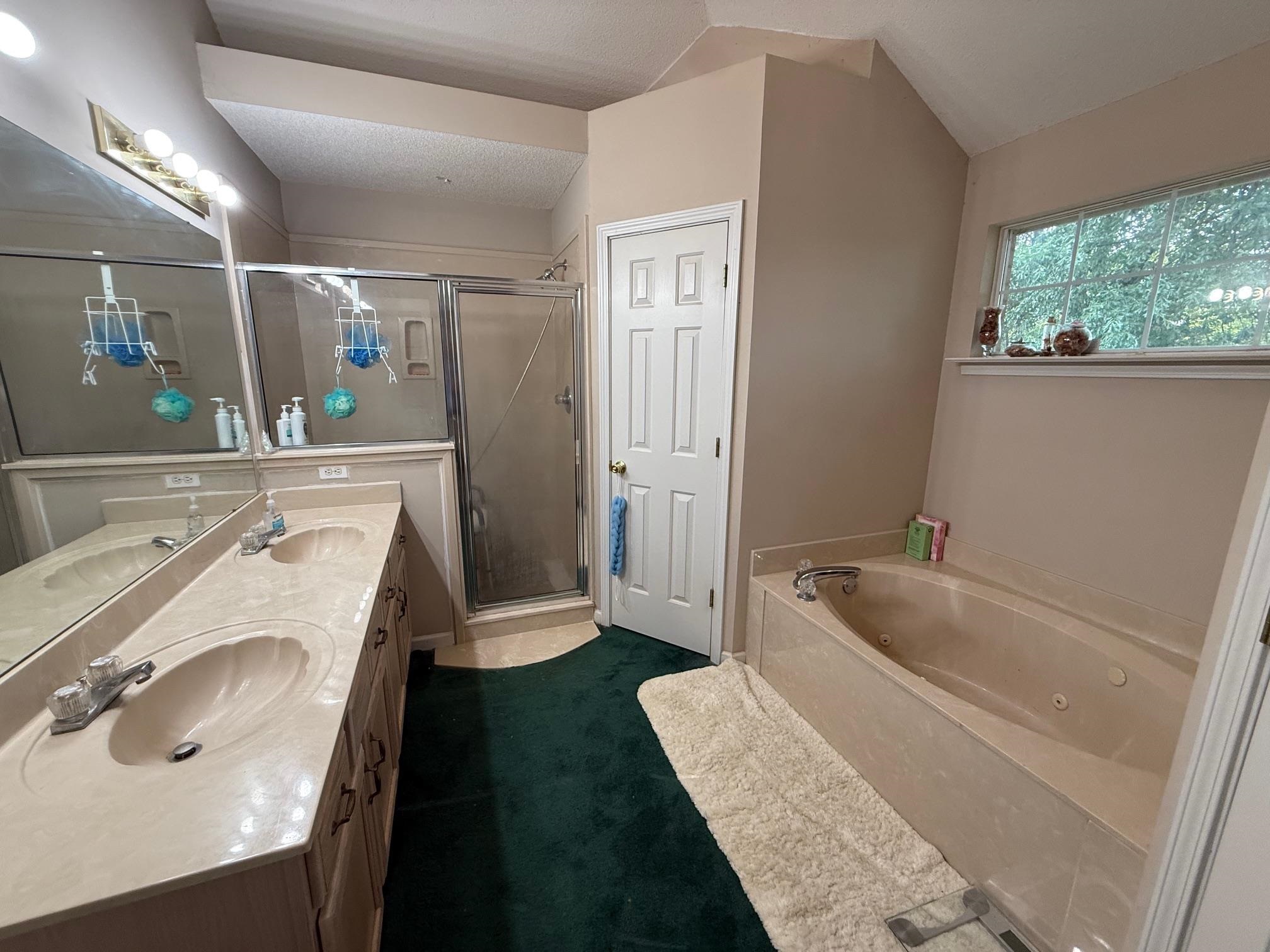 6734 N REGENCY PARK CIR