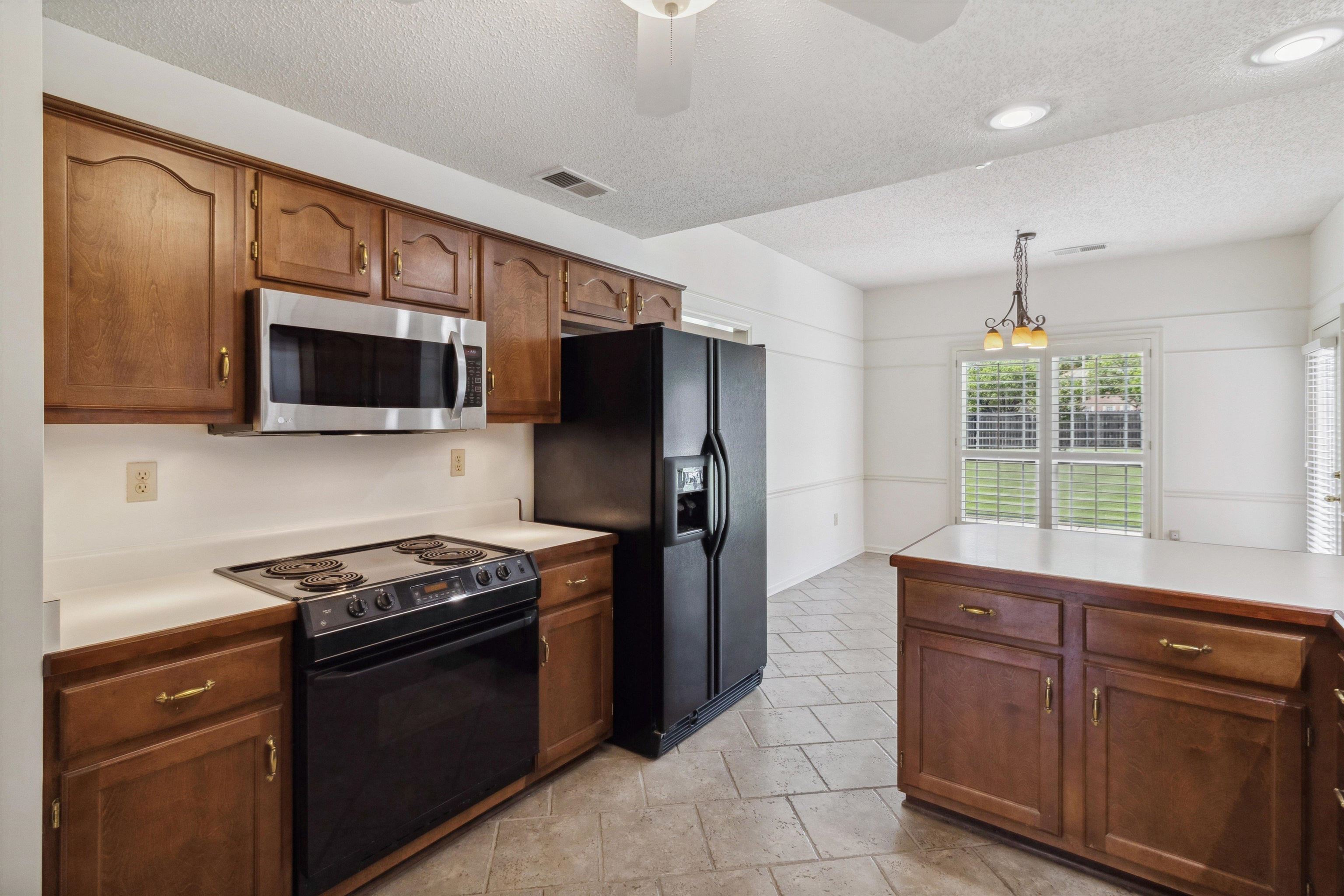 3187 VALLEY LAKE DR