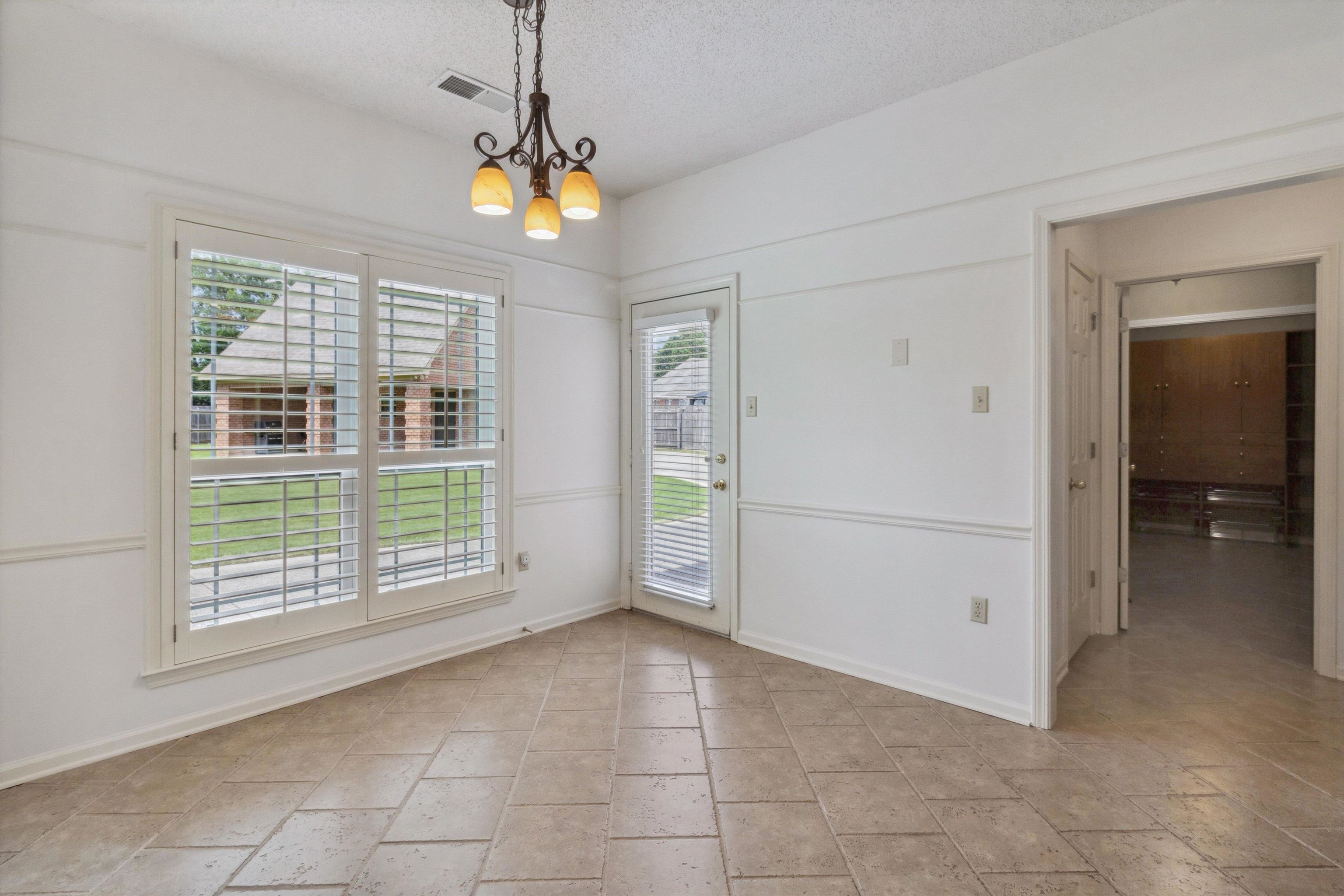 3187 VALLEY LAKE DR