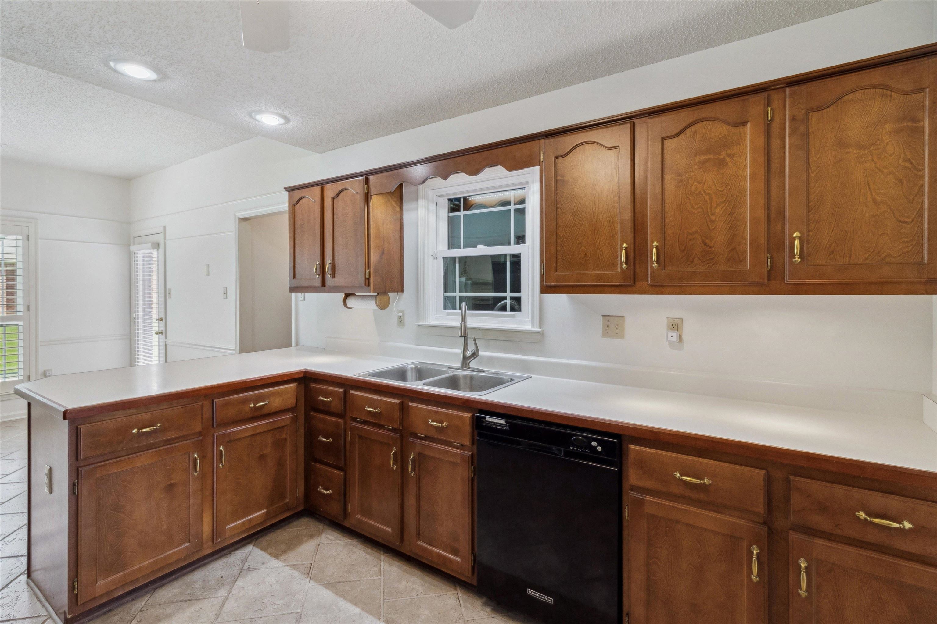 3187 VALLEY LAKE DR