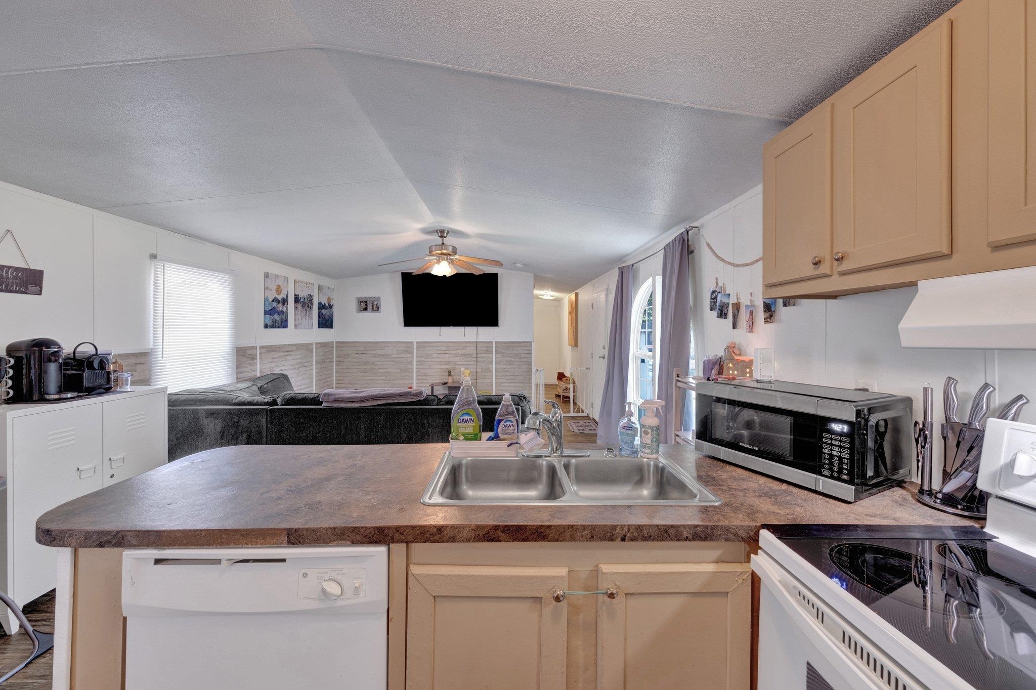 4889 CHUMBLER DR
