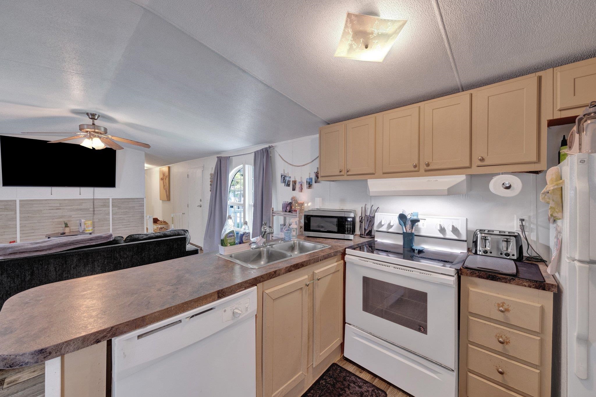 4889 CHUMBLER DR