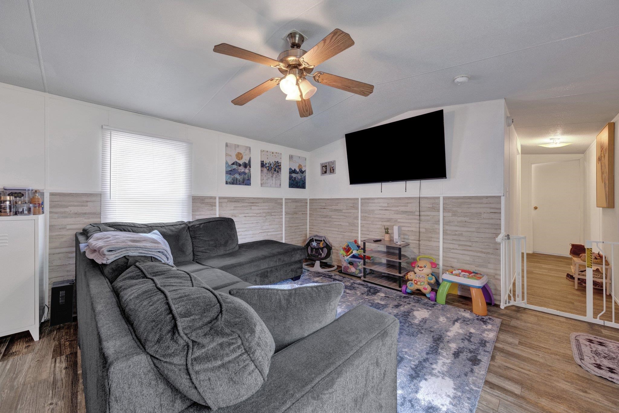 4889 CHUMBLER DR