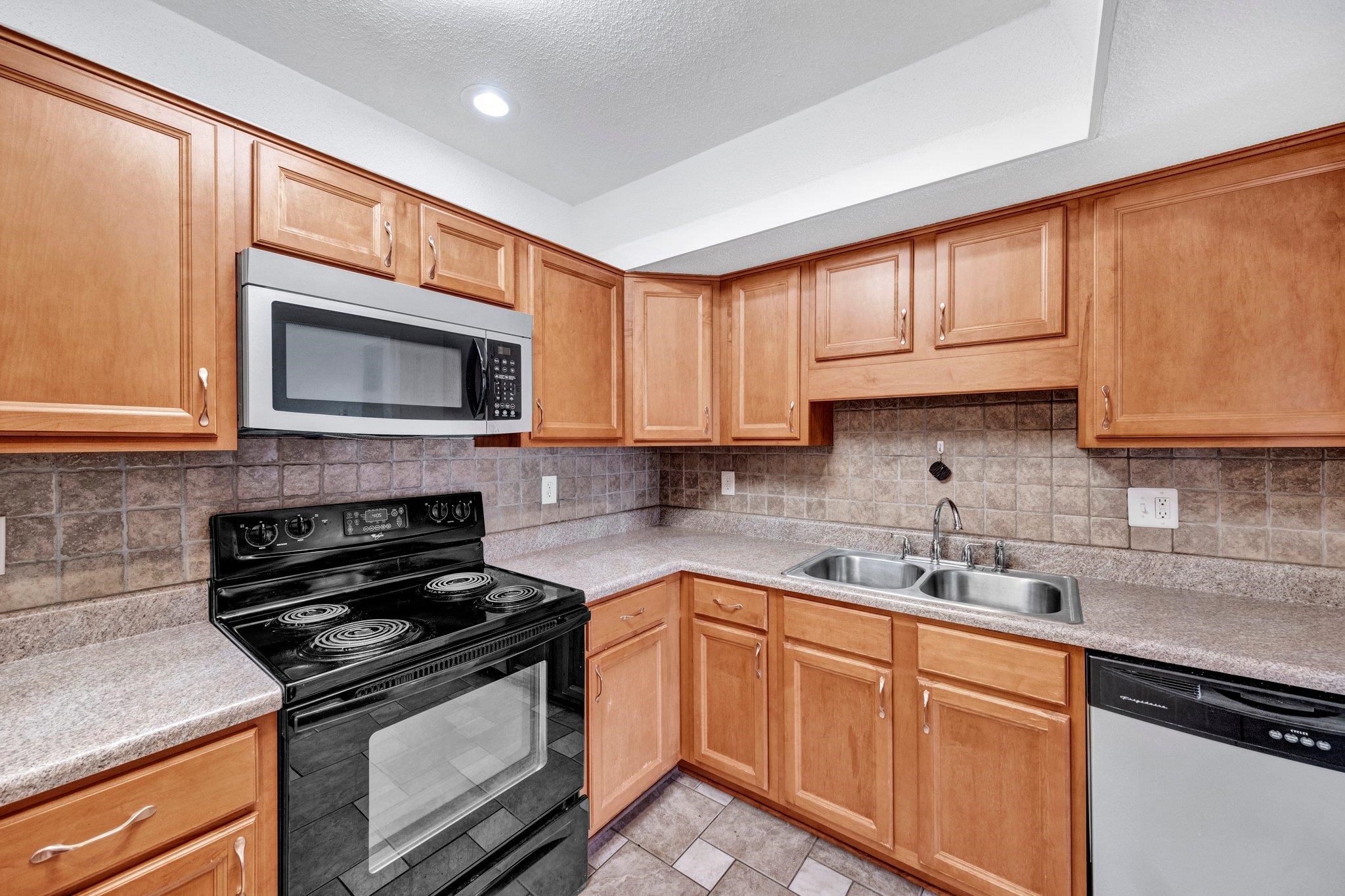 5906 NOYES CT Unit: 4