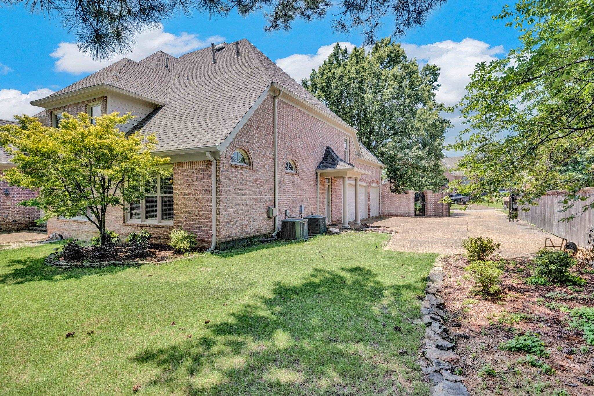 1062 CENTER RIDGE RD