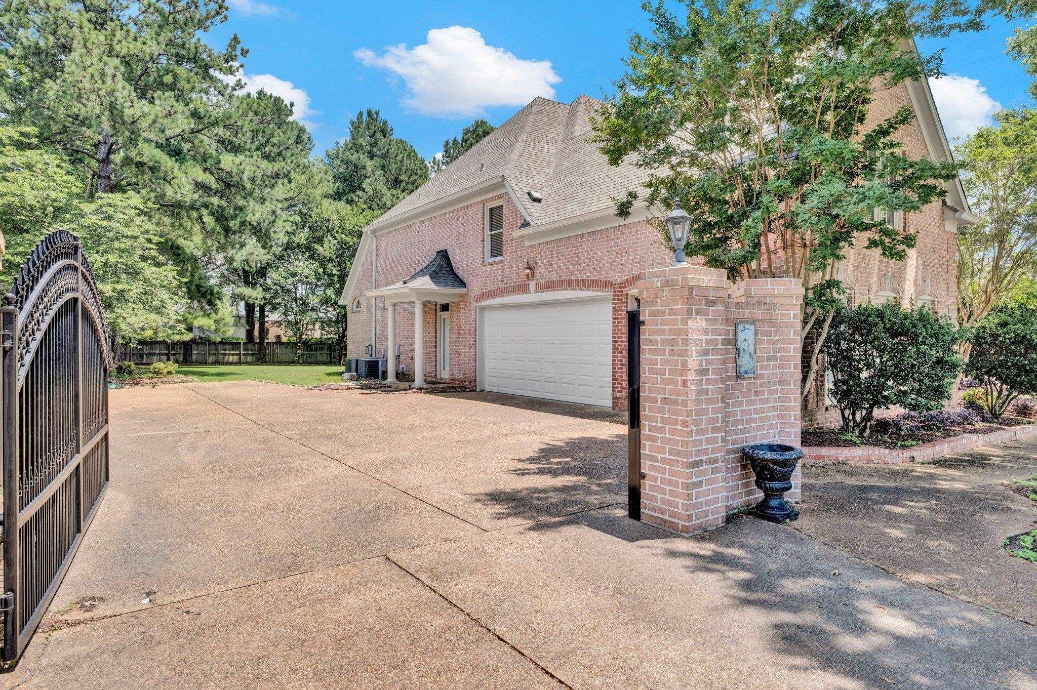 1062 CENTER RIDGE RD