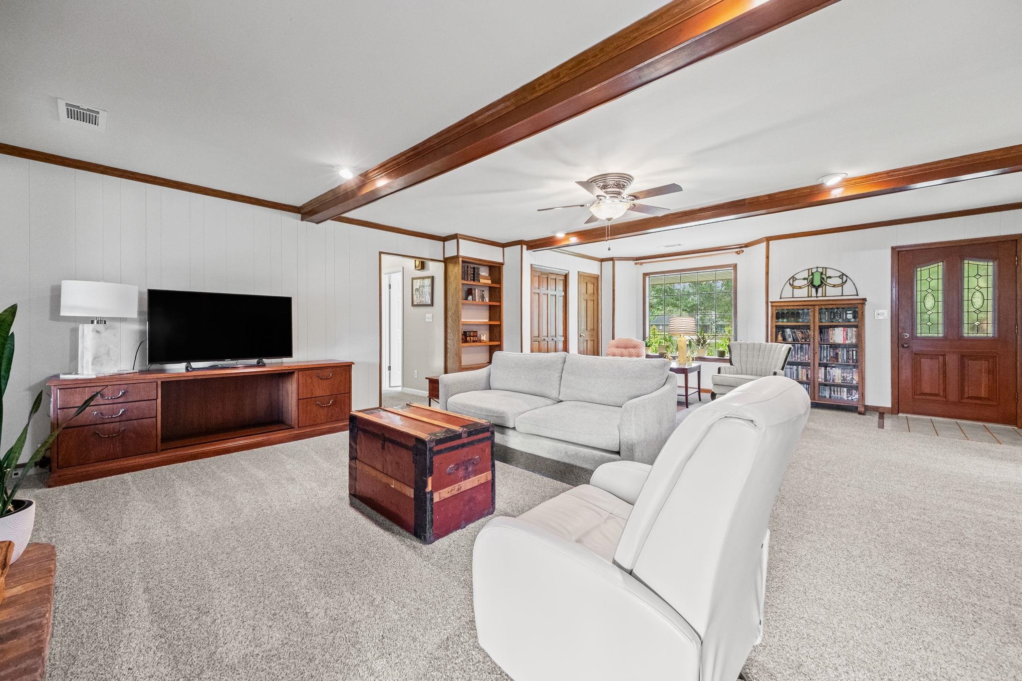 8140 HUNTERS HILL CV