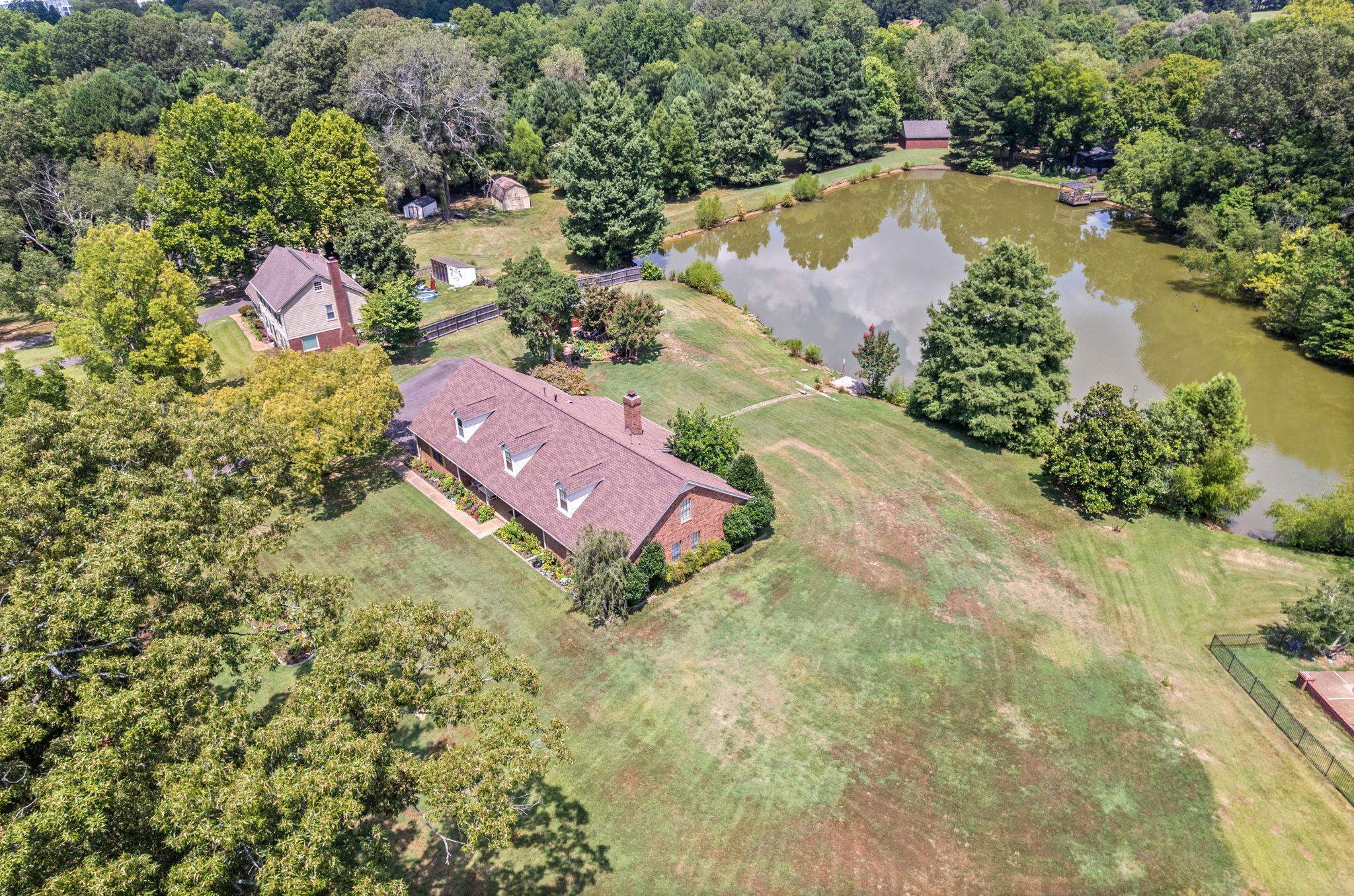 8140 HUNTERS HILL CV