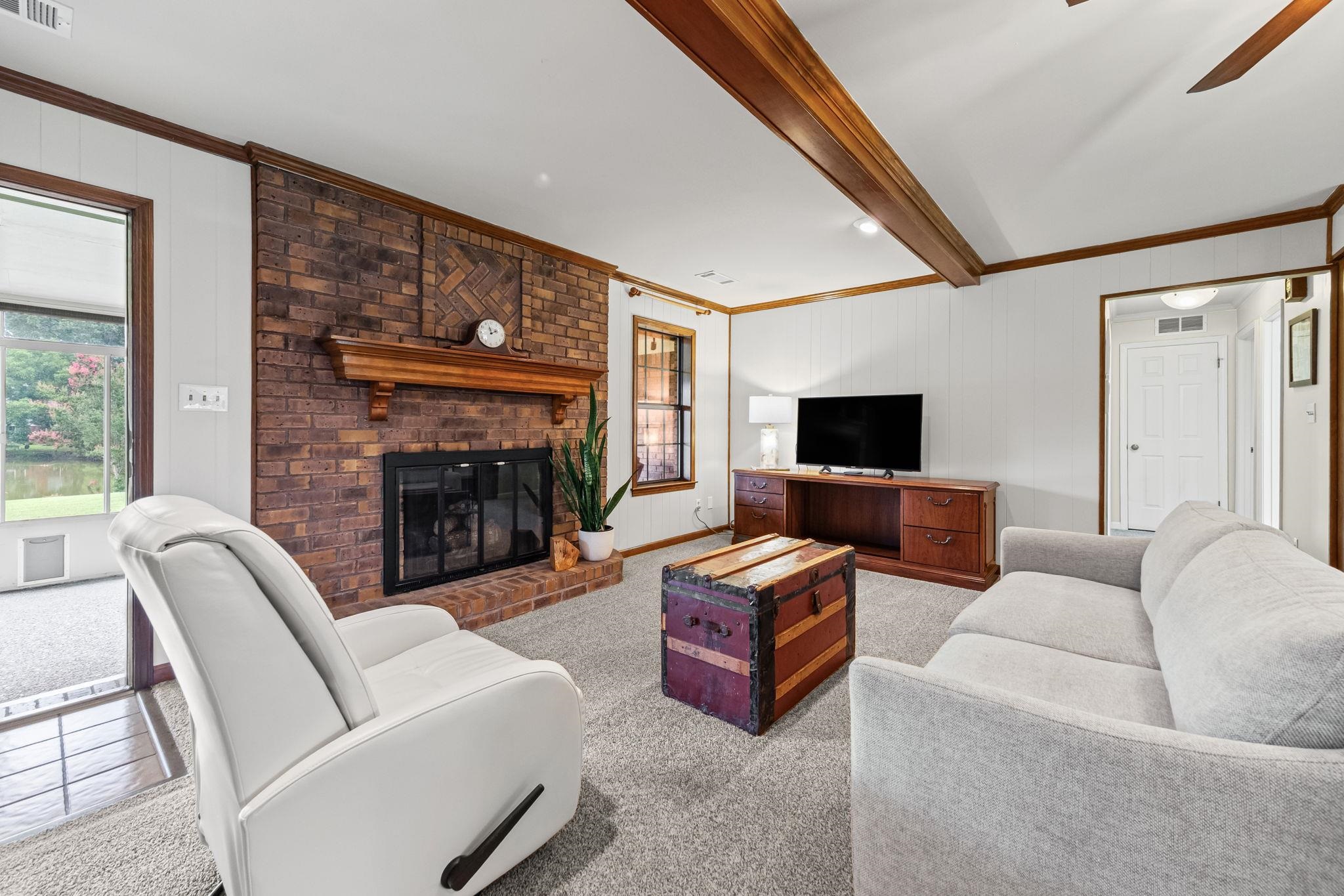 8140 HUNTERS HILL CV