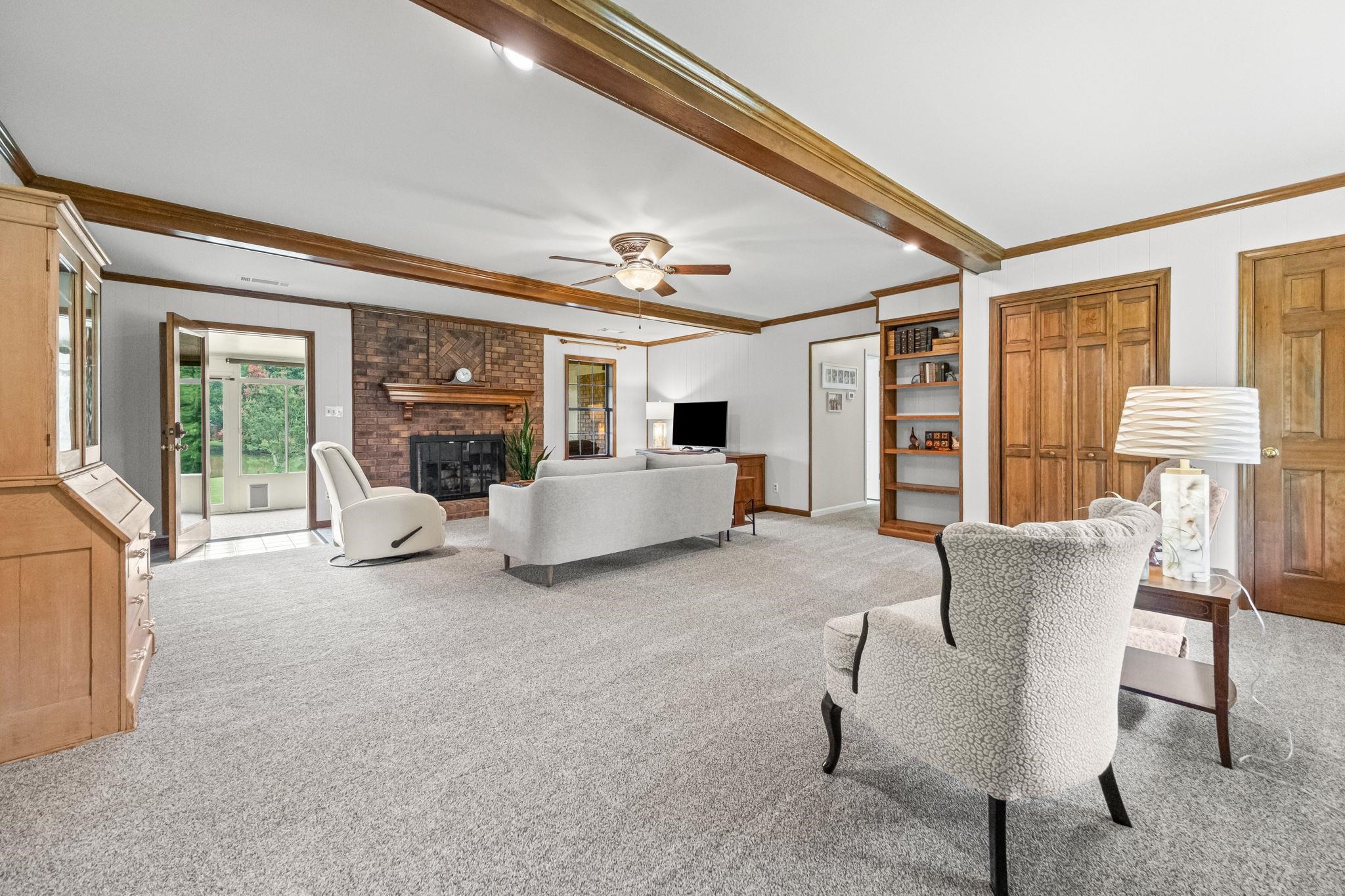 8140 HUNTERS HILL CV