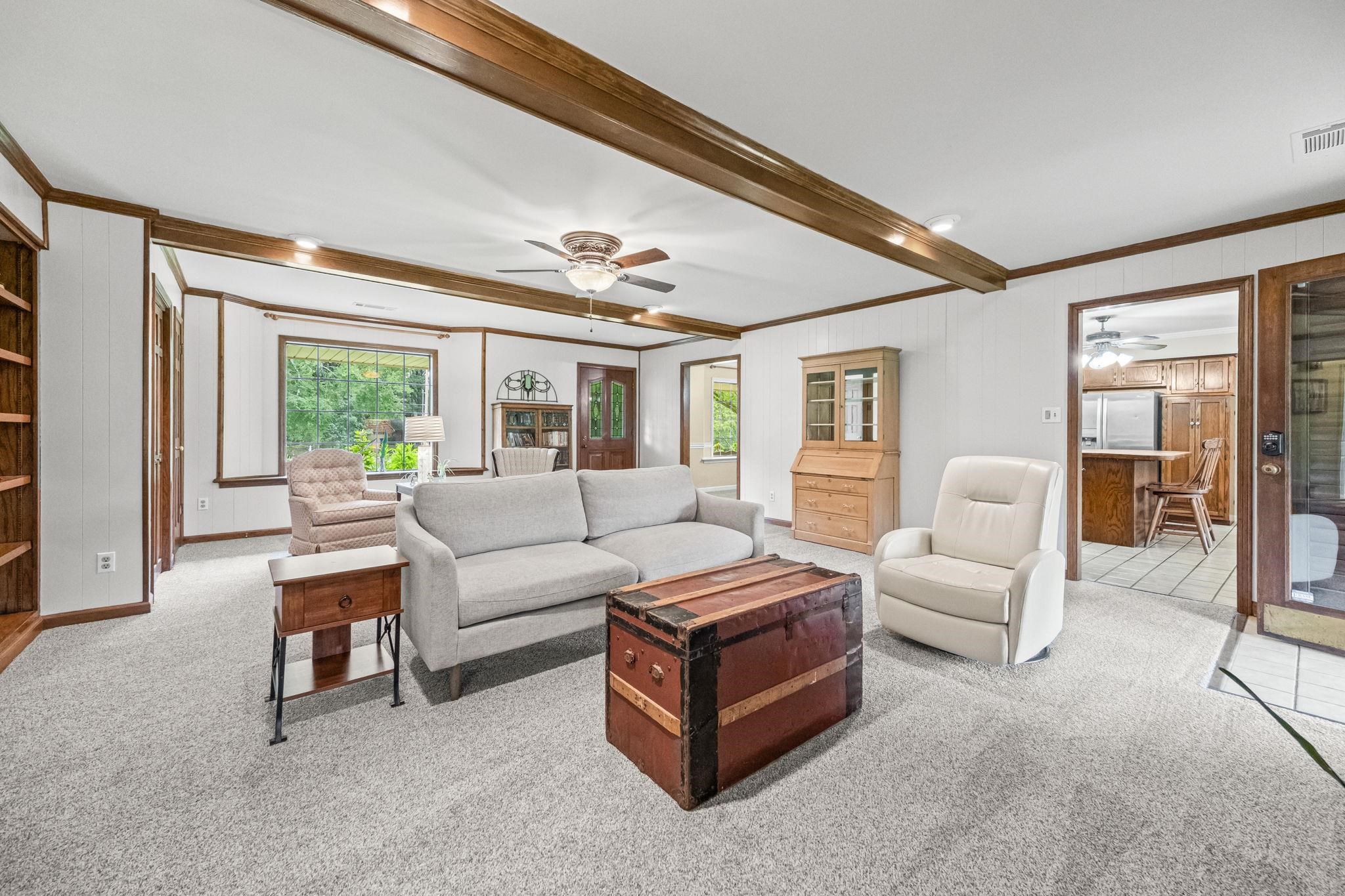 8140 HUNTERS HILL CV