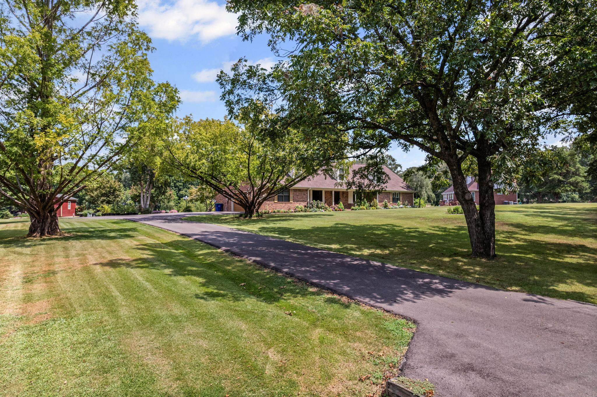 8140 HUNTERS HILL CV