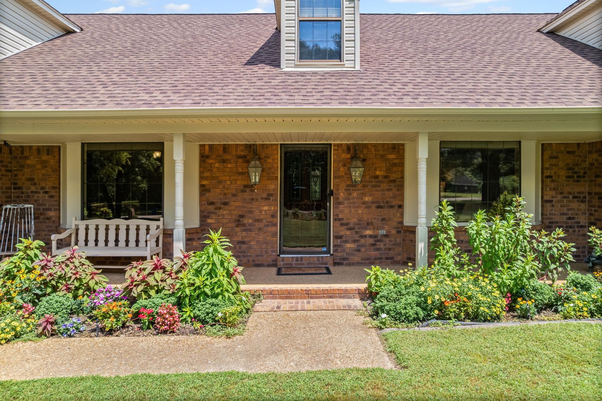 8140 HUNTERS HILL CV