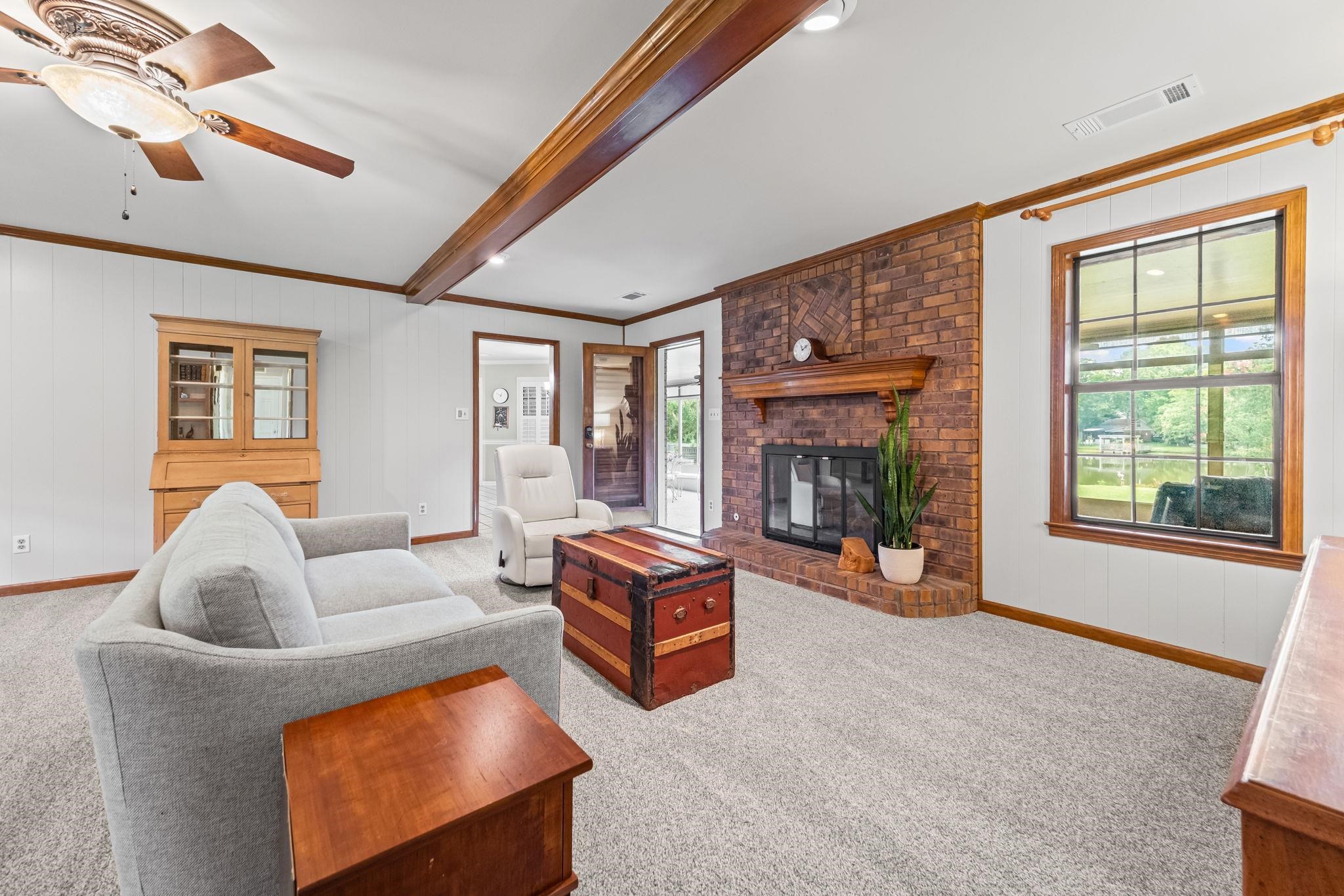 8140 HUNTERS HILL CV