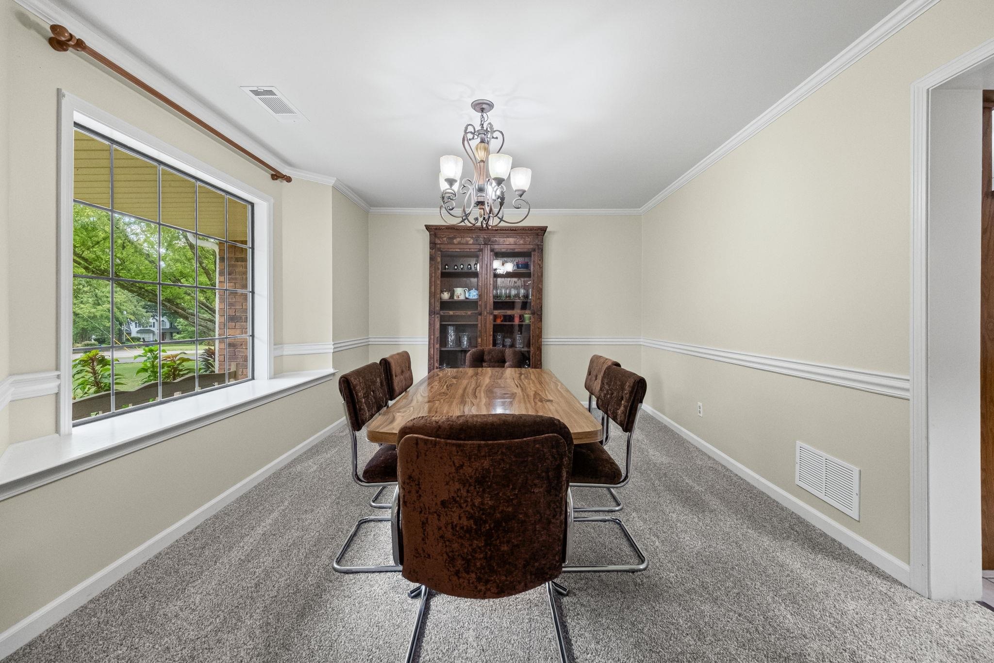 8140 HUNTERS HILL CV