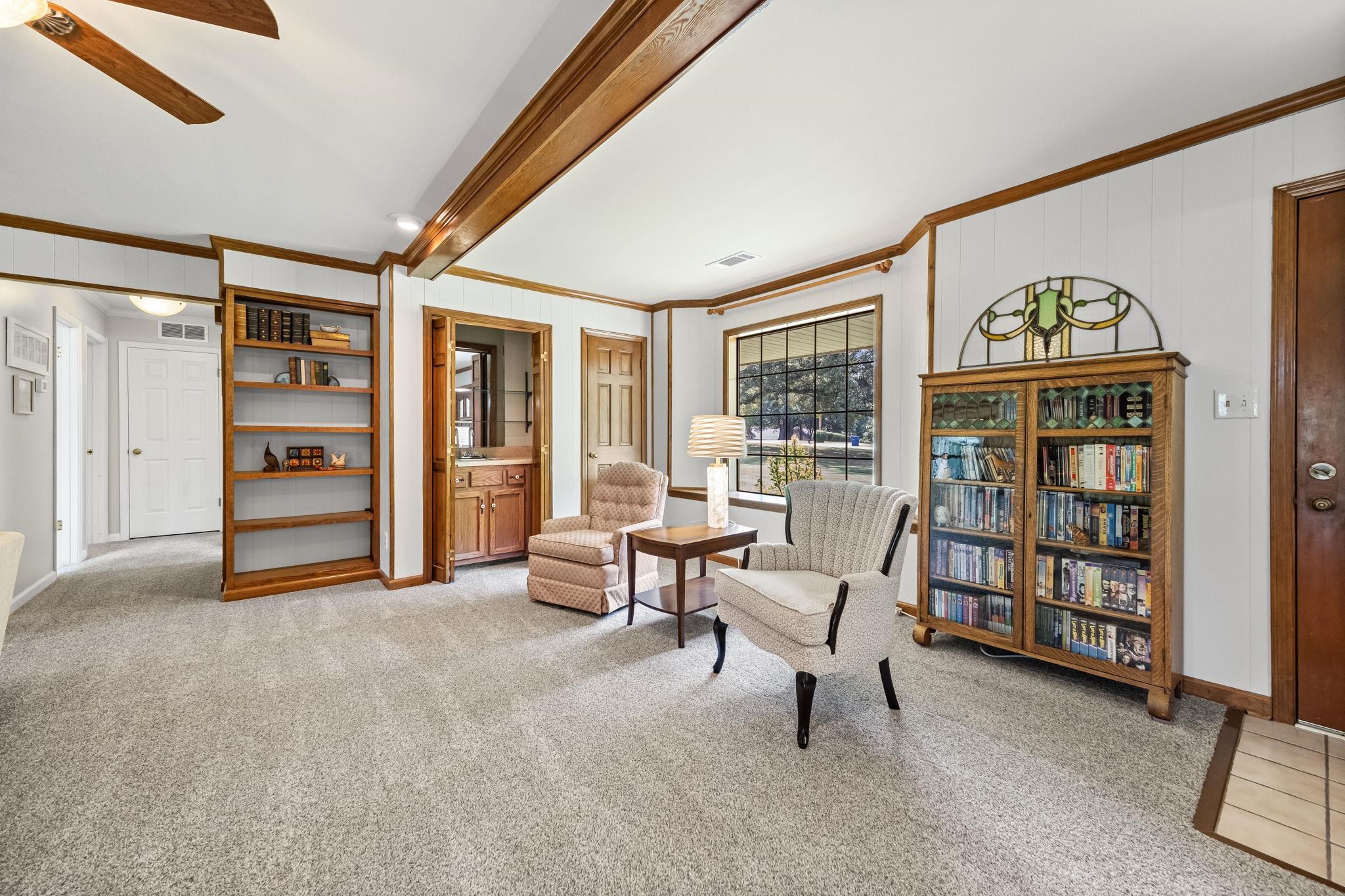 8140 HUNTERS HILL CV