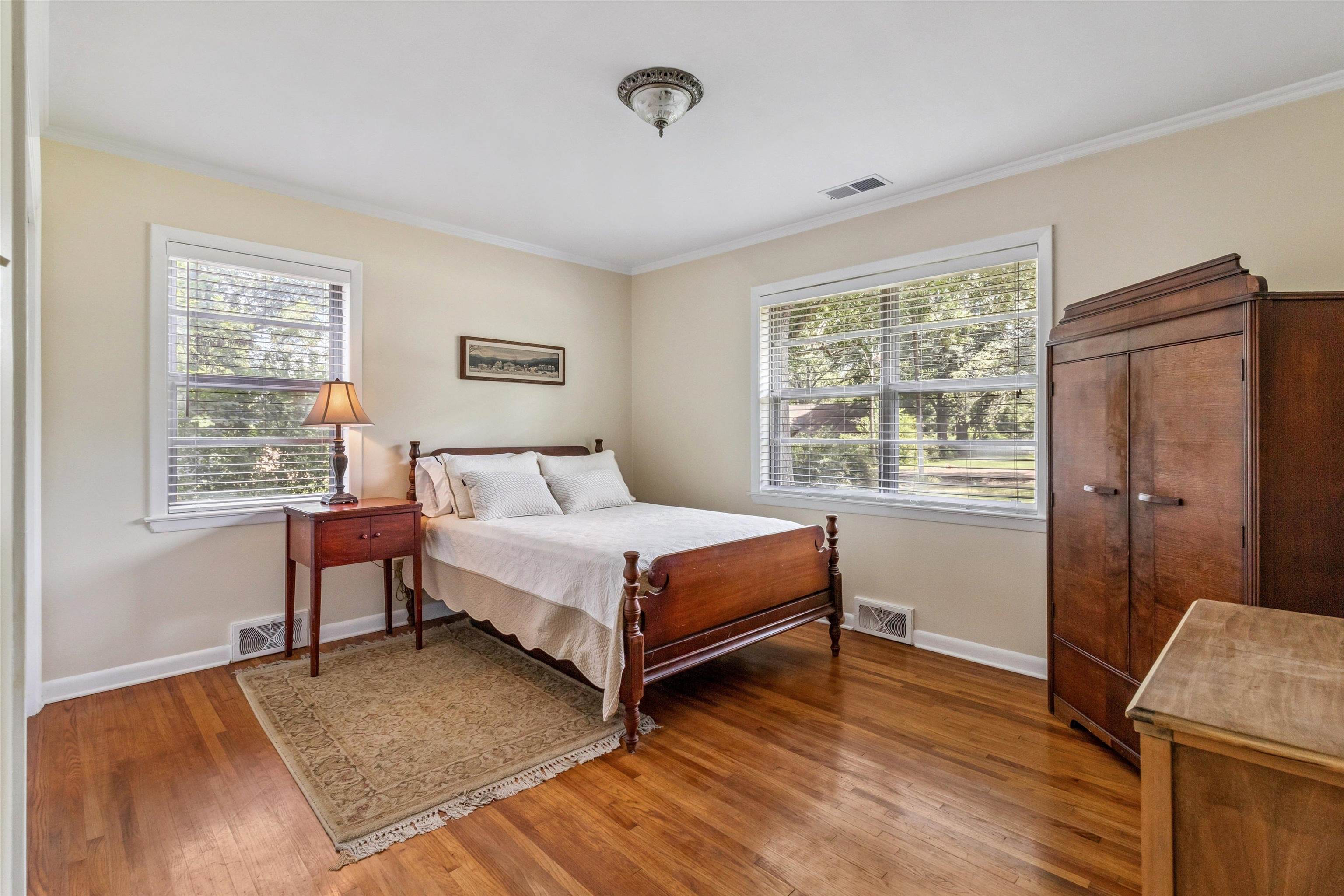 2523 E HAWTHORNE RD E