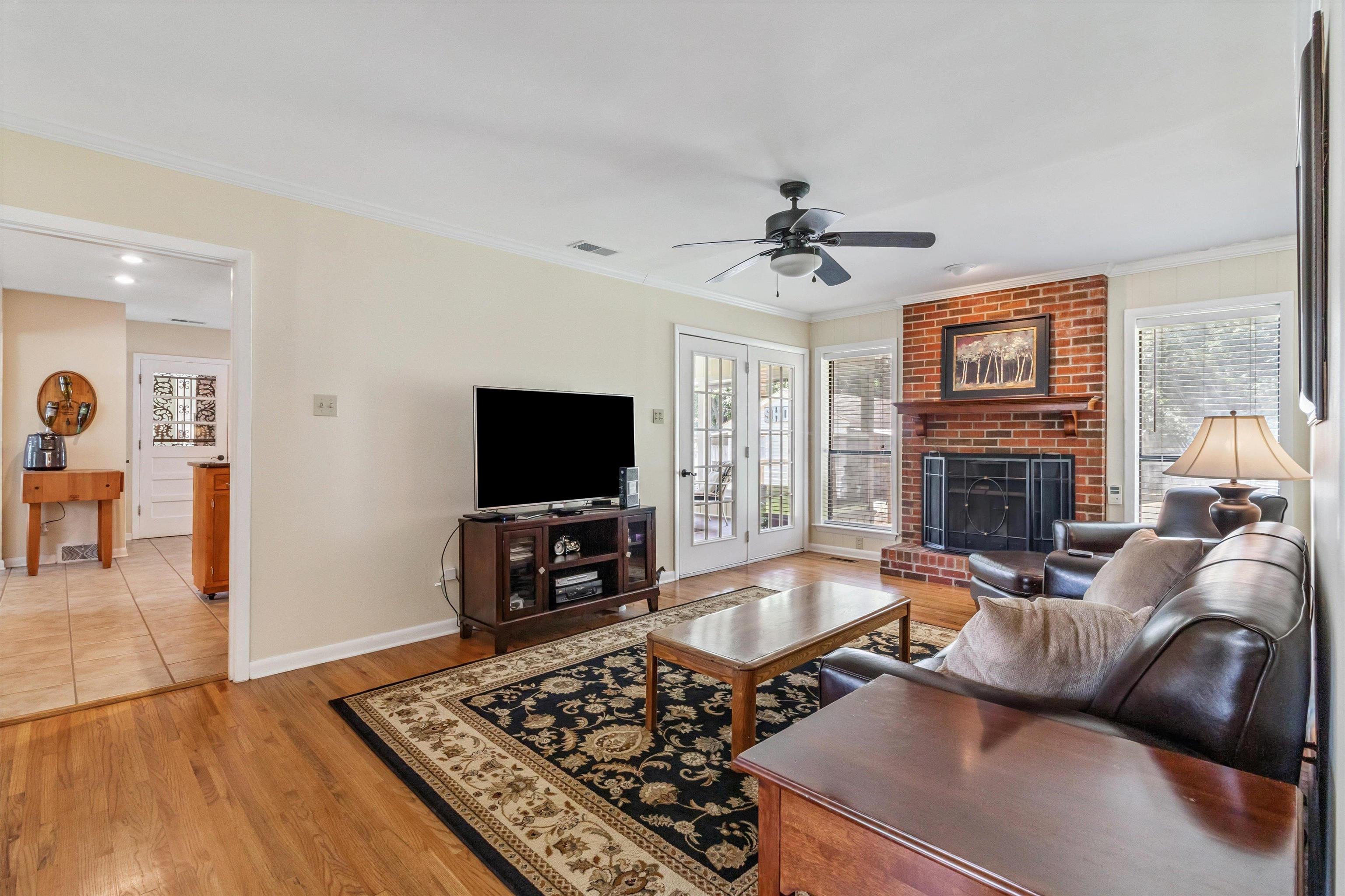 2523 E HAWTHORNE RD E