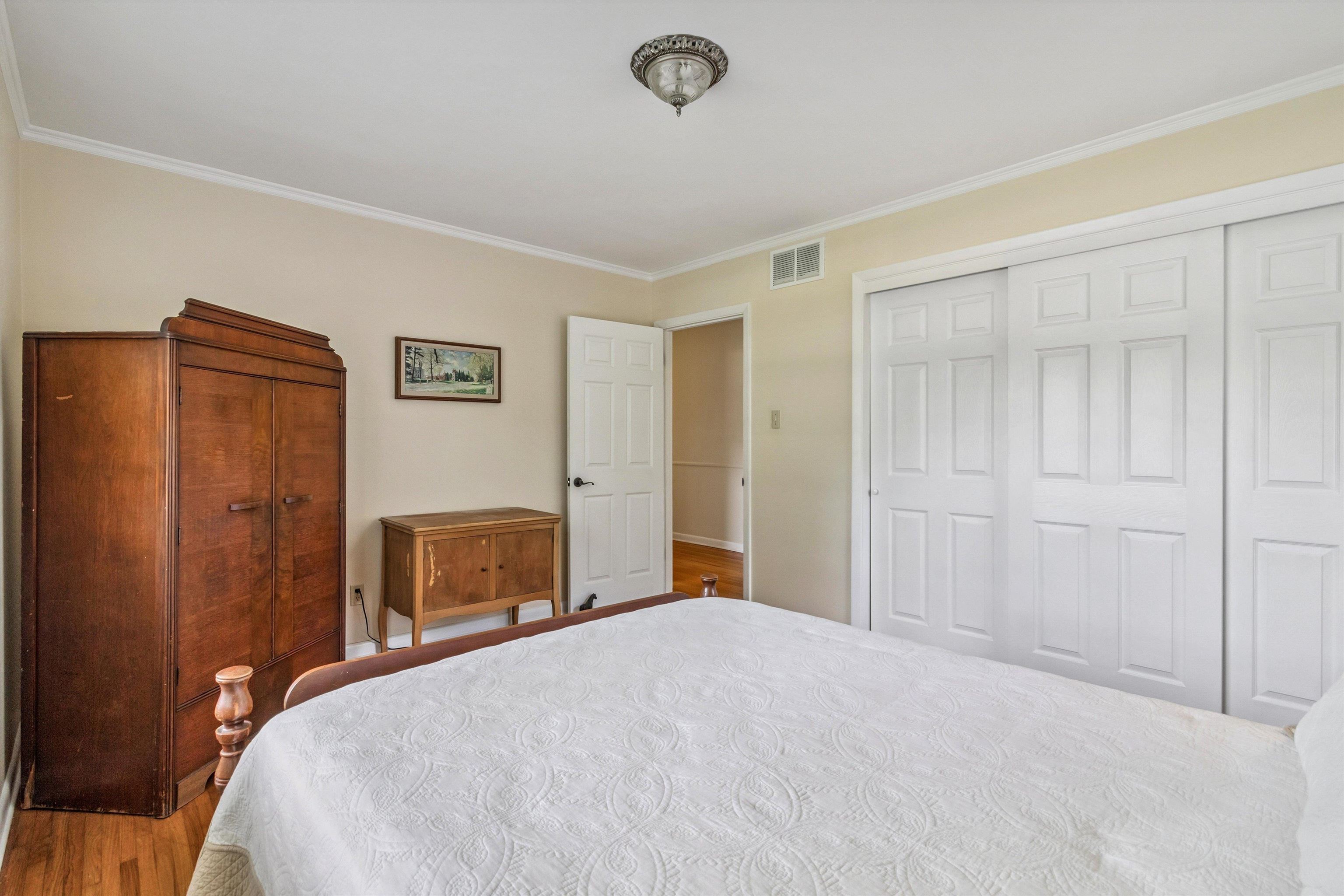 2523 E HAWTHORNE RD E