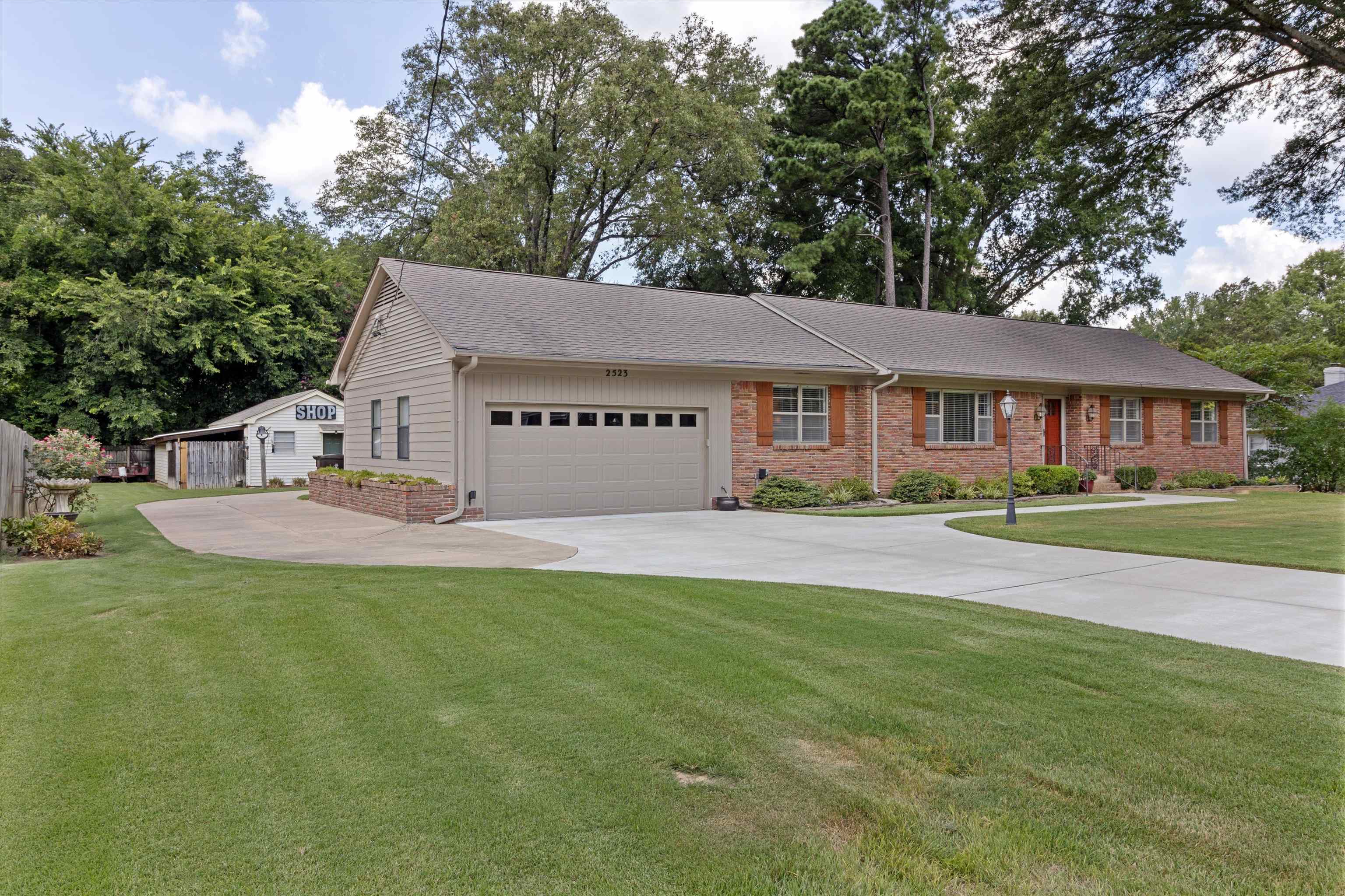 2523 E HAWTHORNE RD E