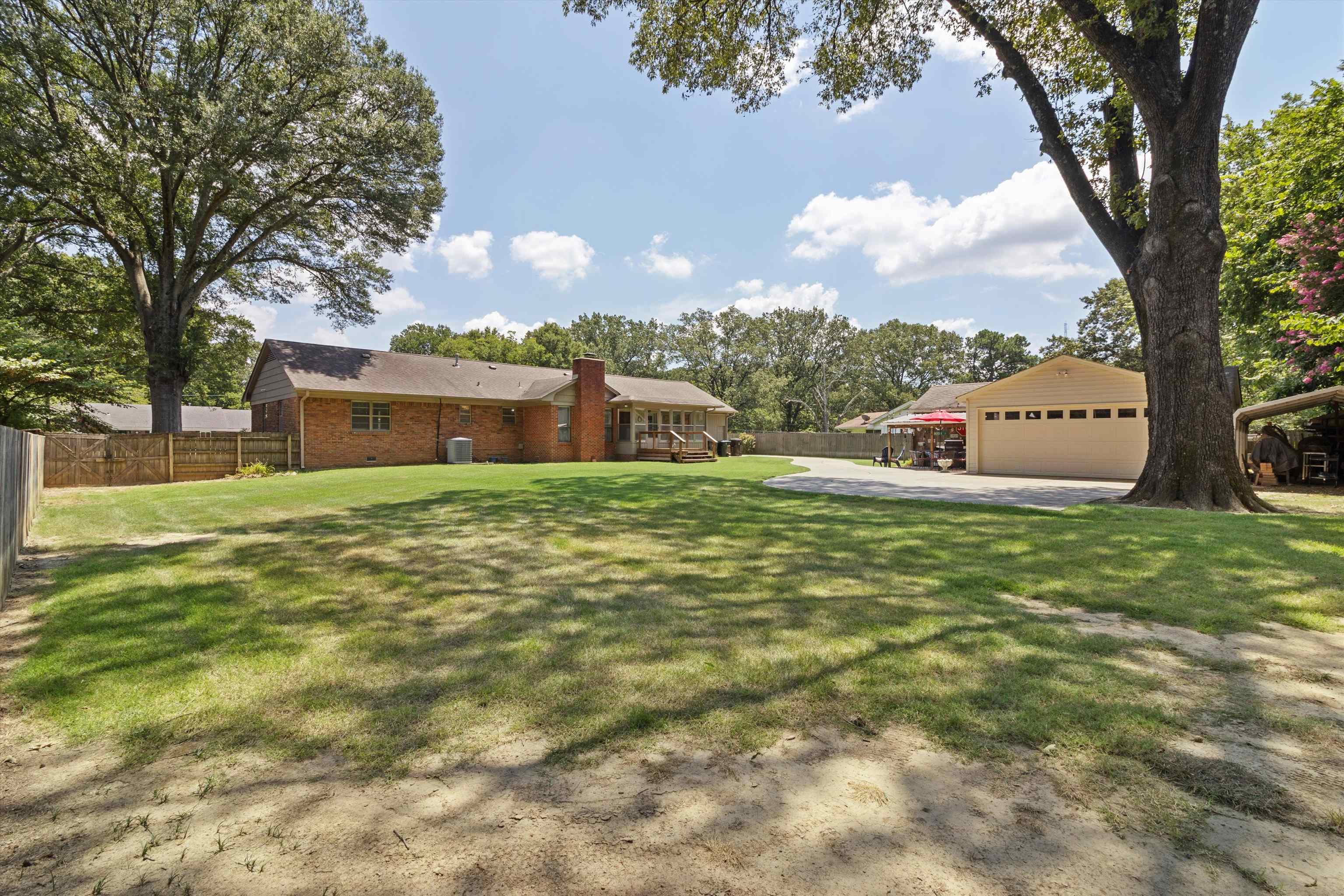 2523 E HAWTHORNE RD E