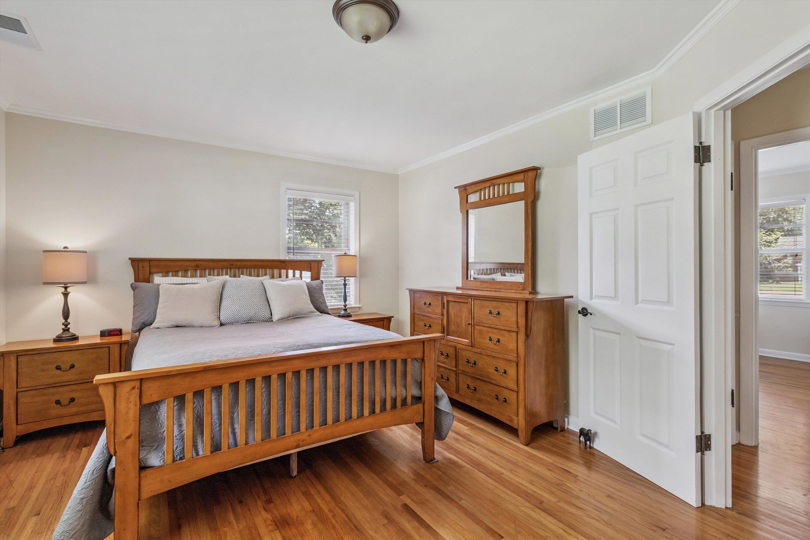 2523 E HAWTHORNE RD E