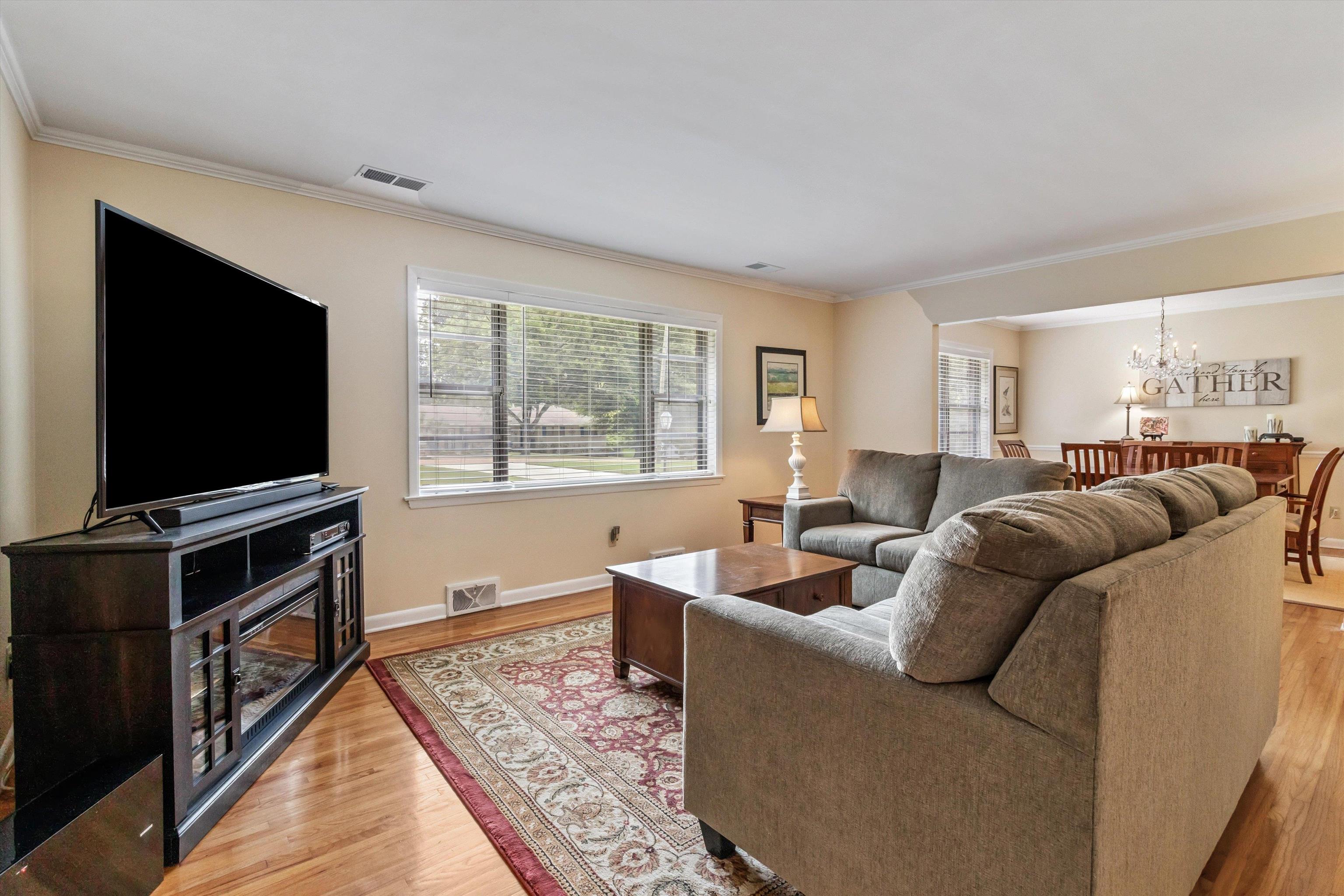 2523 E HAWTHORNE RD E